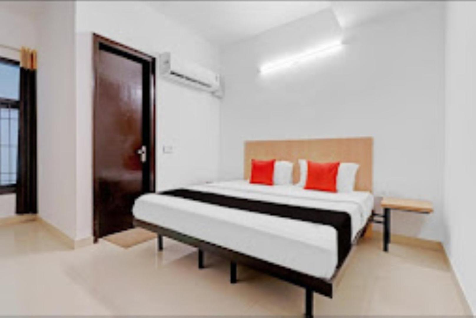 HOTEL VASUNDHARA GRAND , Ghaziabad view 5