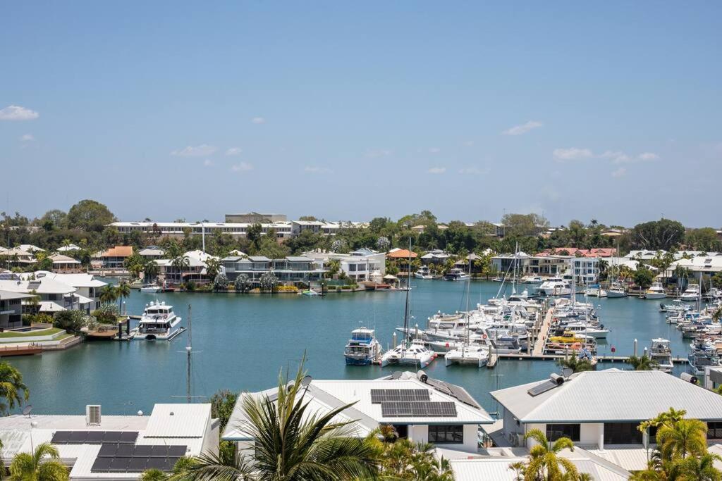 Spectacular Marina Views Apartment