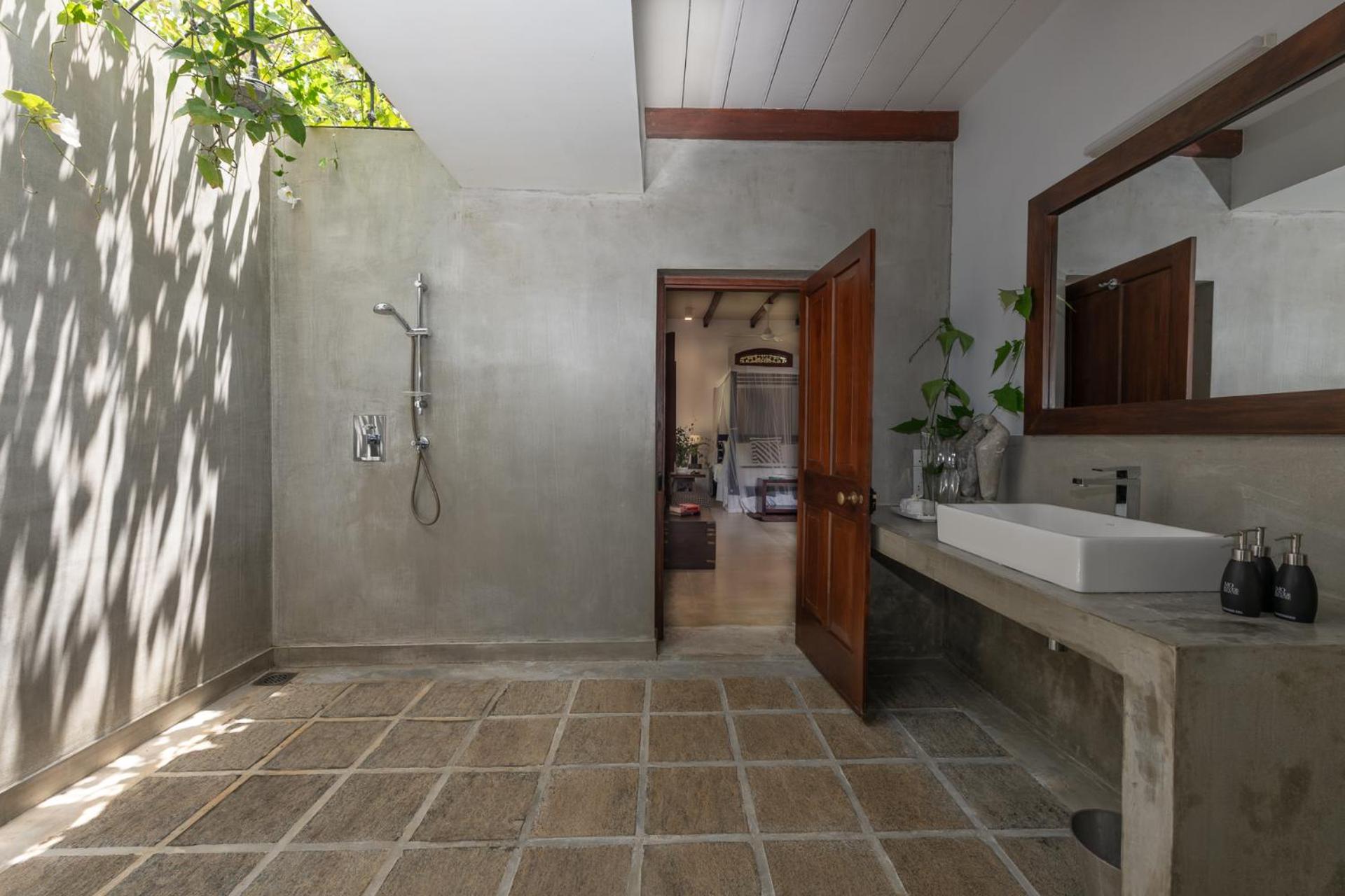 MO River House Luxury Villa
