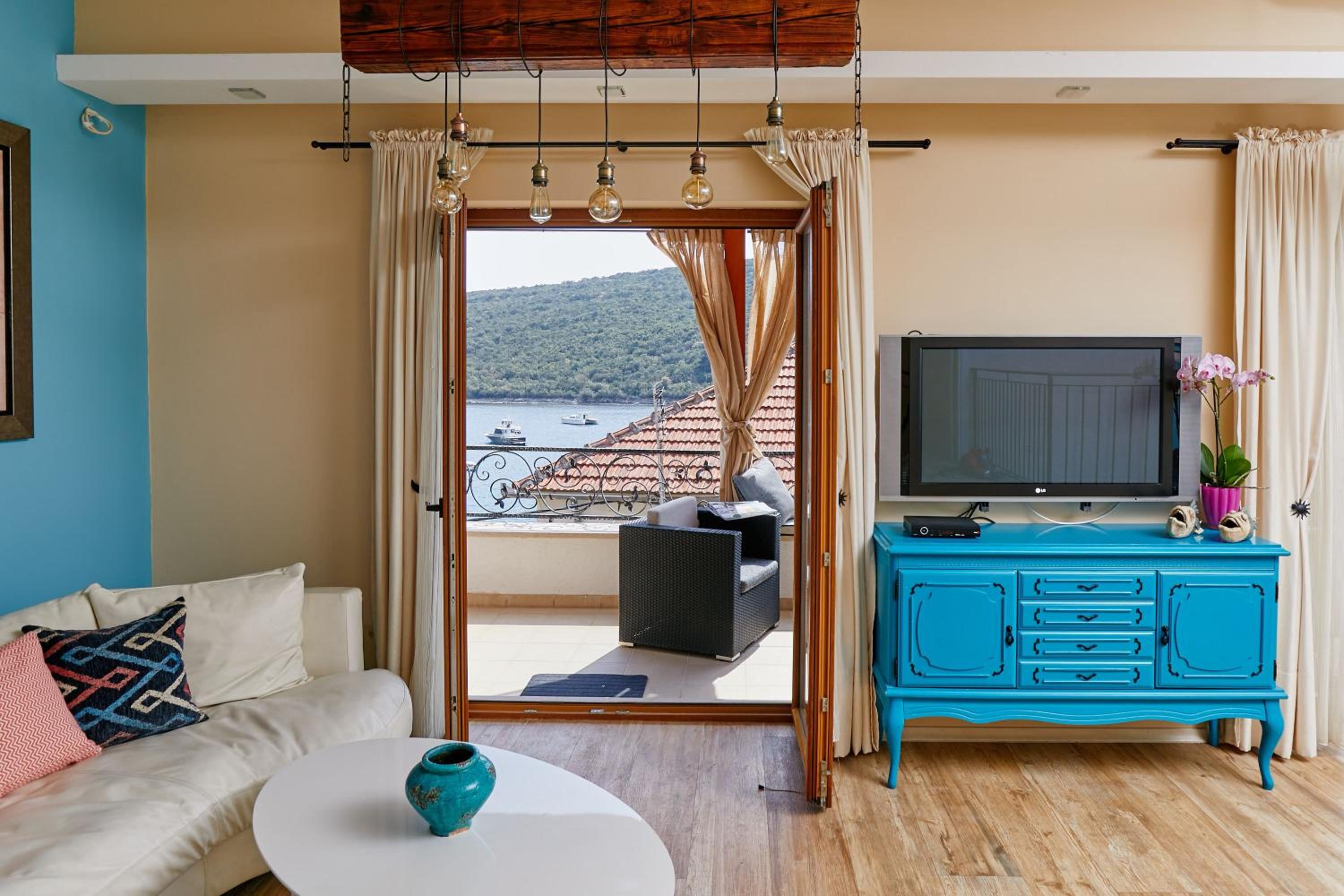 Beachfront Villa Adria - Happy Rentals view 4