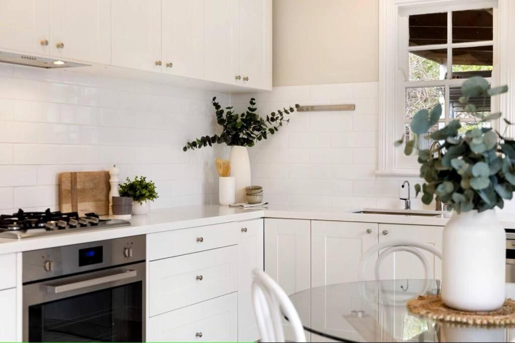 Wattledale Goulburn Settlers Cottage Old but New