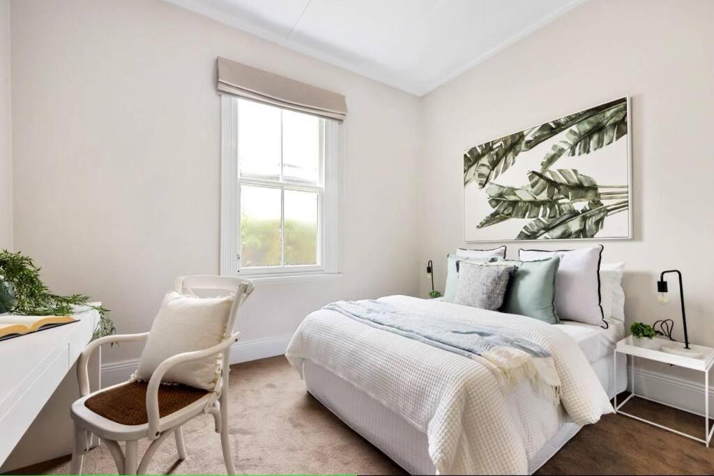 Wattledale Goulburn Settlers Cottage Old but New