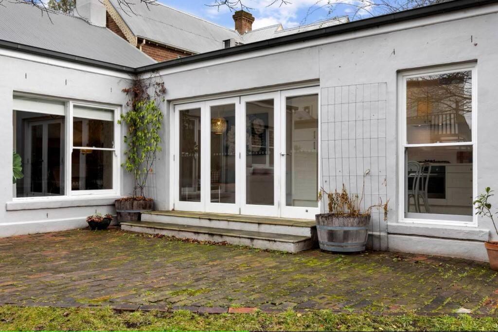 Wattledale Goulburn Settlers Cottage Old but New