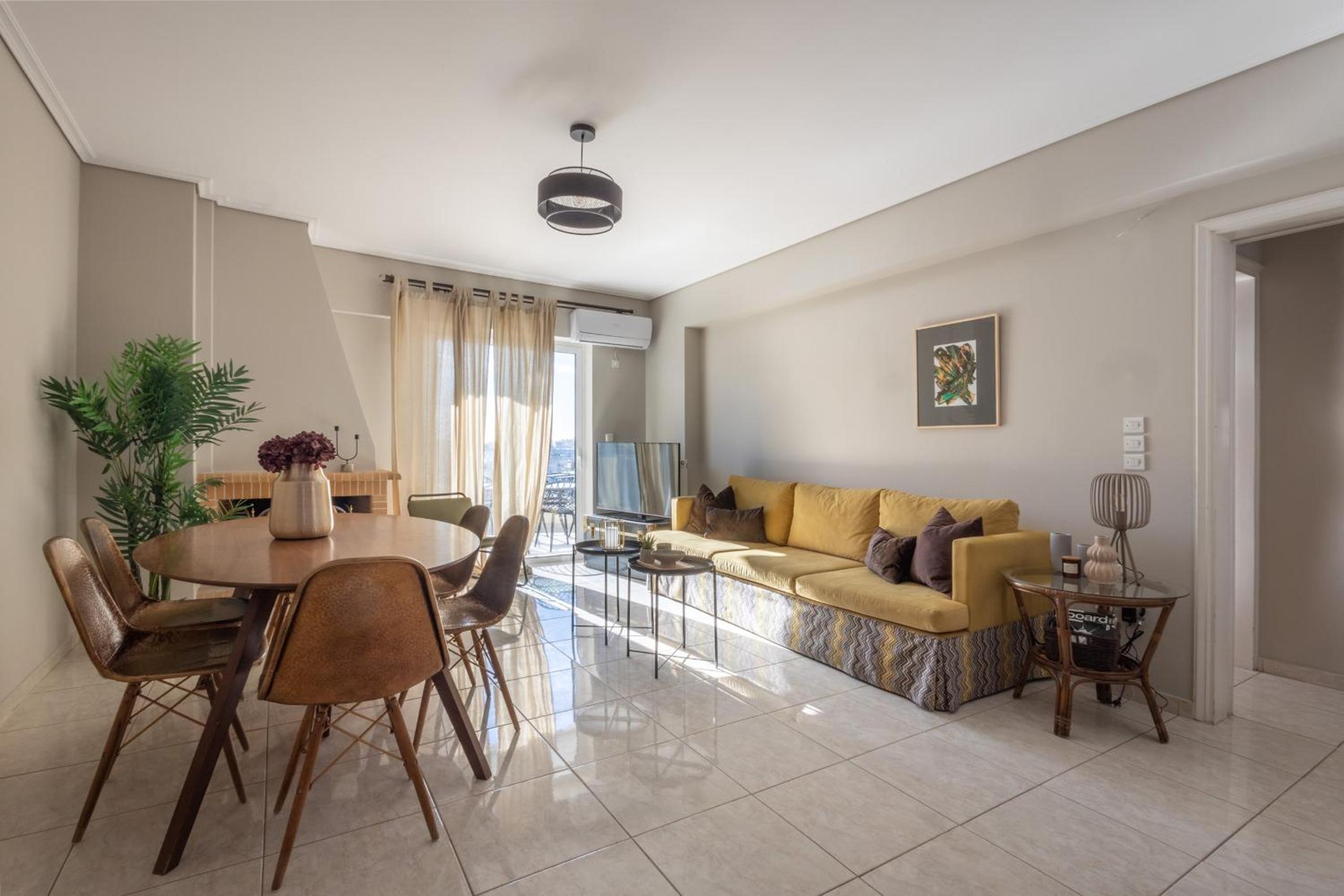 Renovated 3 bedroom apt with Acropolis View