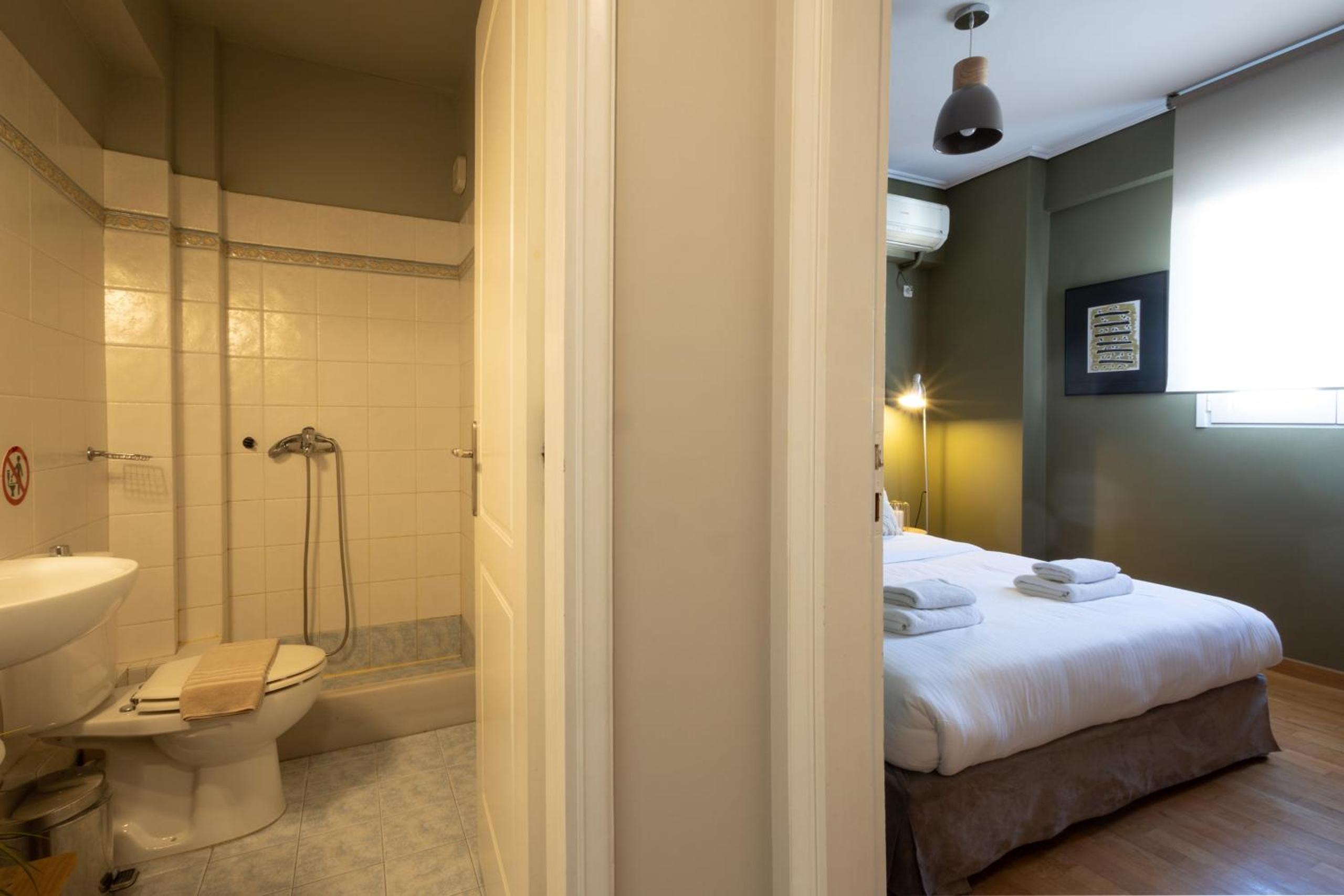 Renovated 3 bedroom apt with Acropolis View