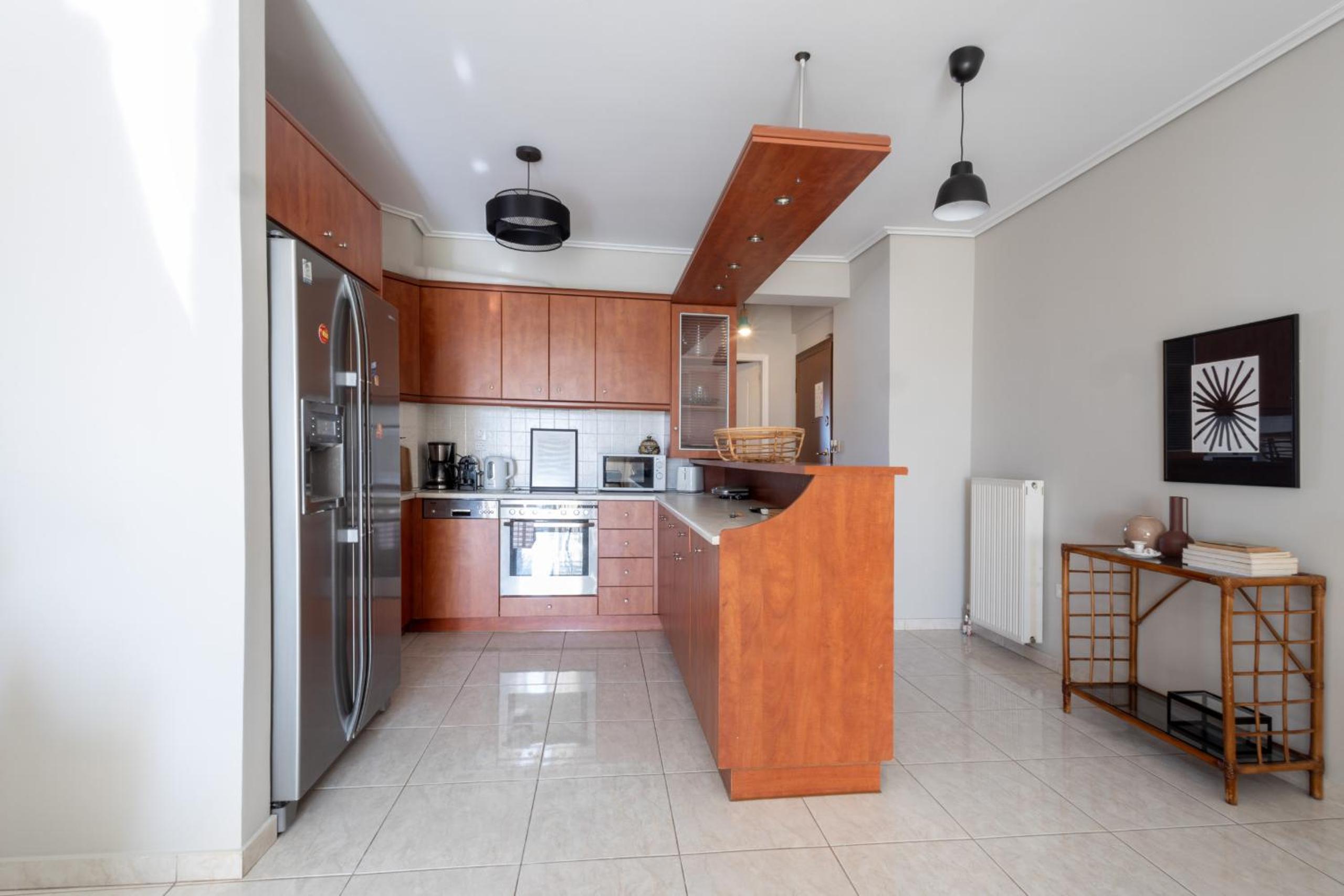 Renovated 3 bedroom apt with Acropolis View