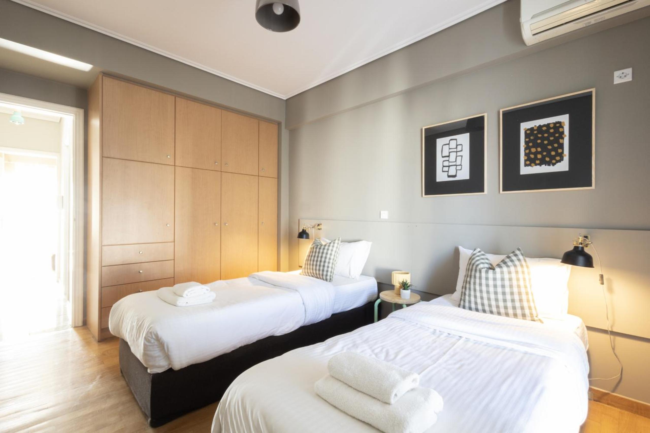 Renovated 3 bedroom apt with Acropolis View
