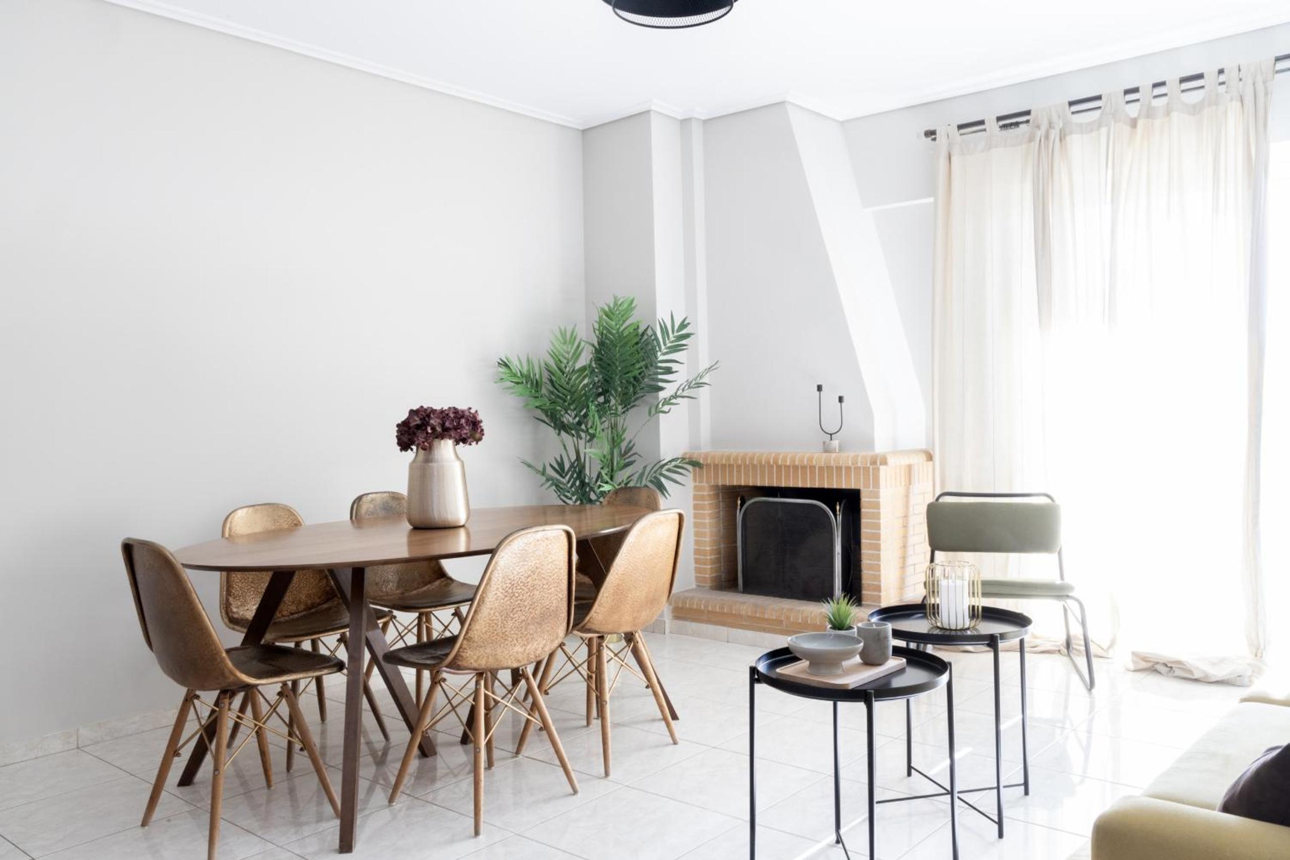 Renovated 3 bedroom apt with Acropolis View