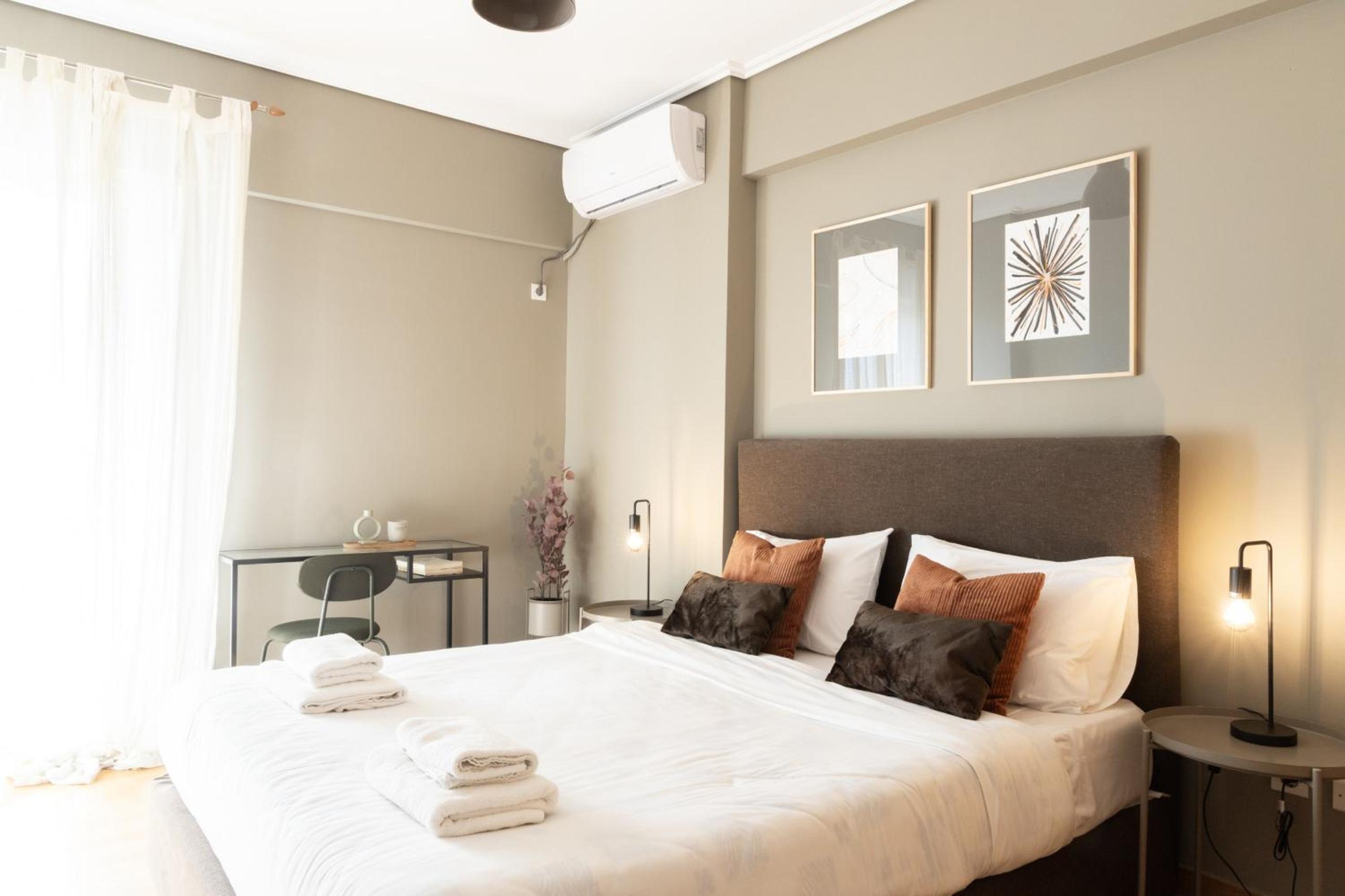 Renovated 3 bedroom apt with Acropolis View