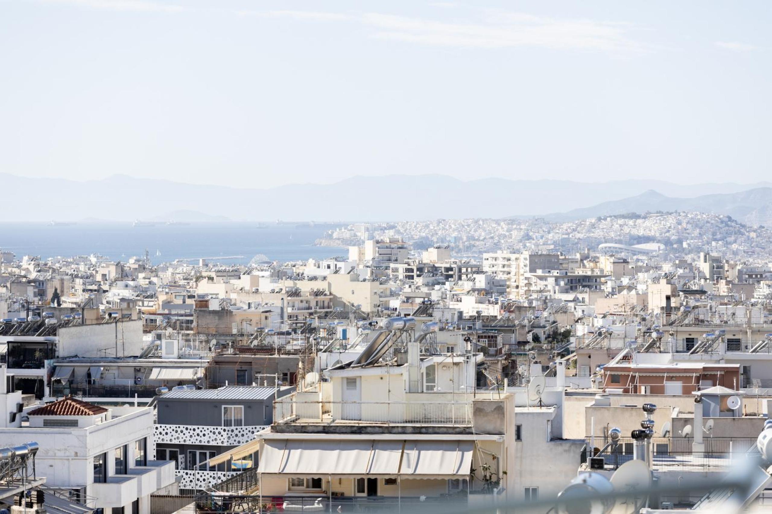 Renovated 3 bedroom apt with Acropolis View
