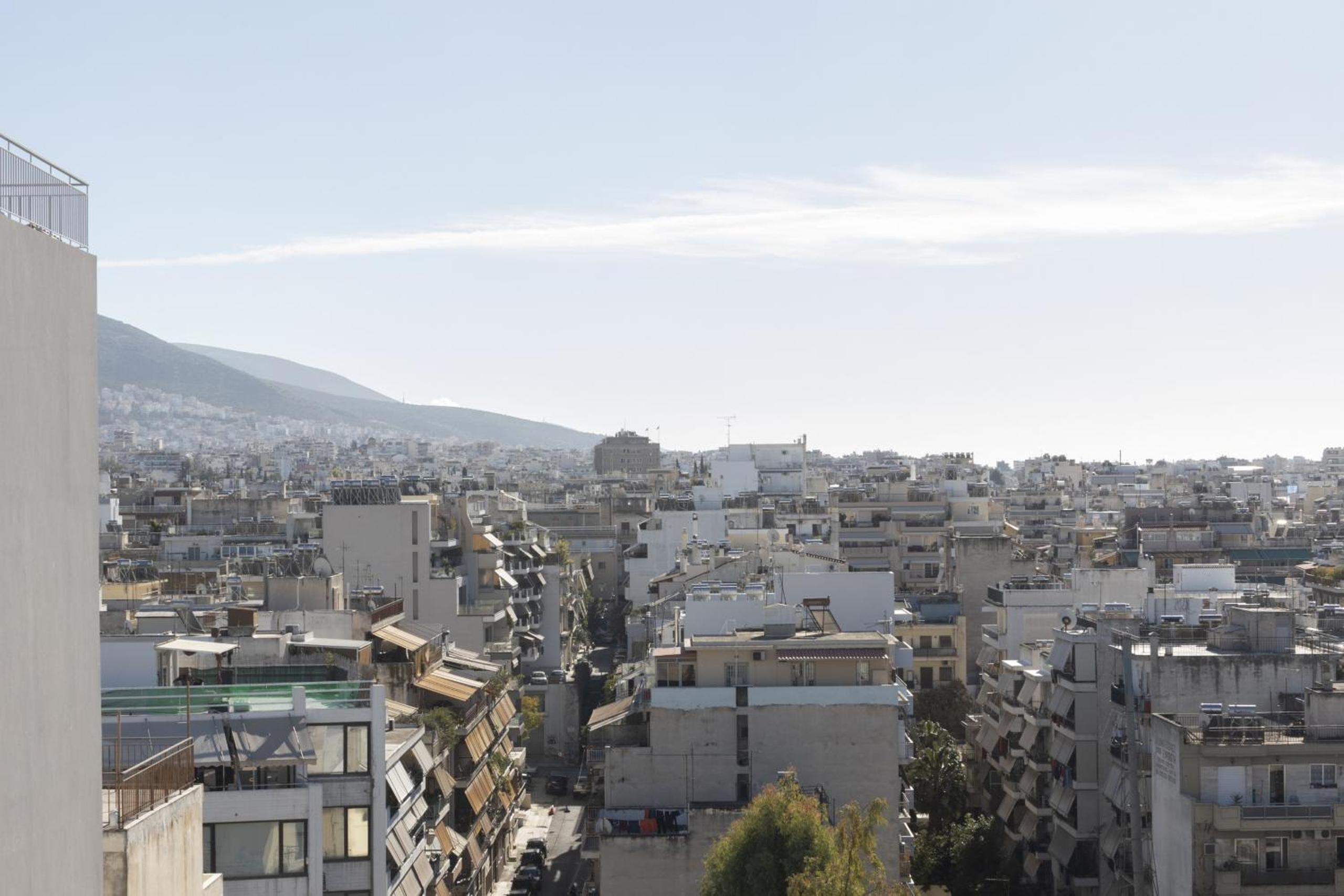 Renovated 3 bedroom apt with Acropolis View