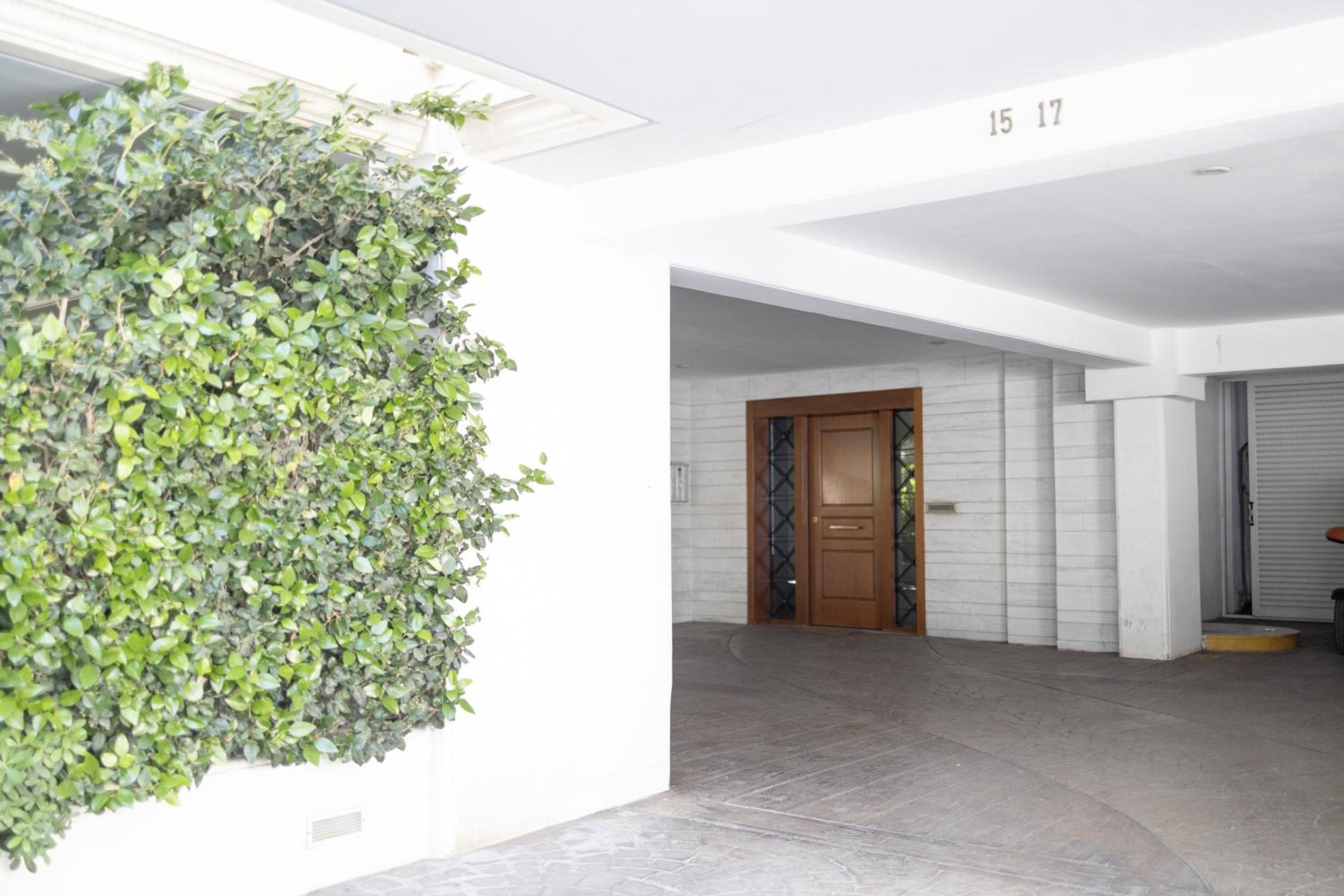 Renovated 3 bedroom apt with Acropolis View