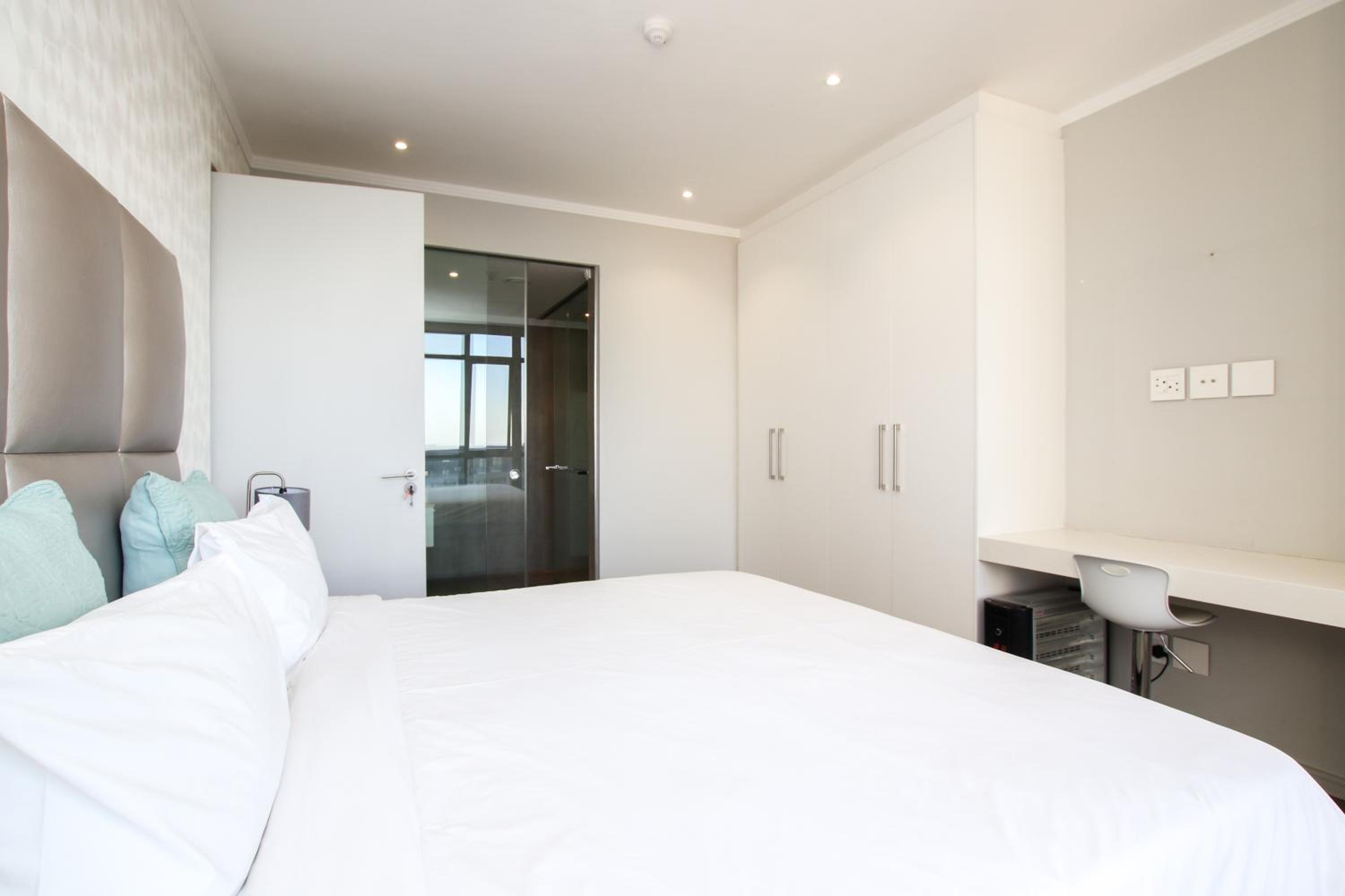 Sandton Smart Apartment Twelve