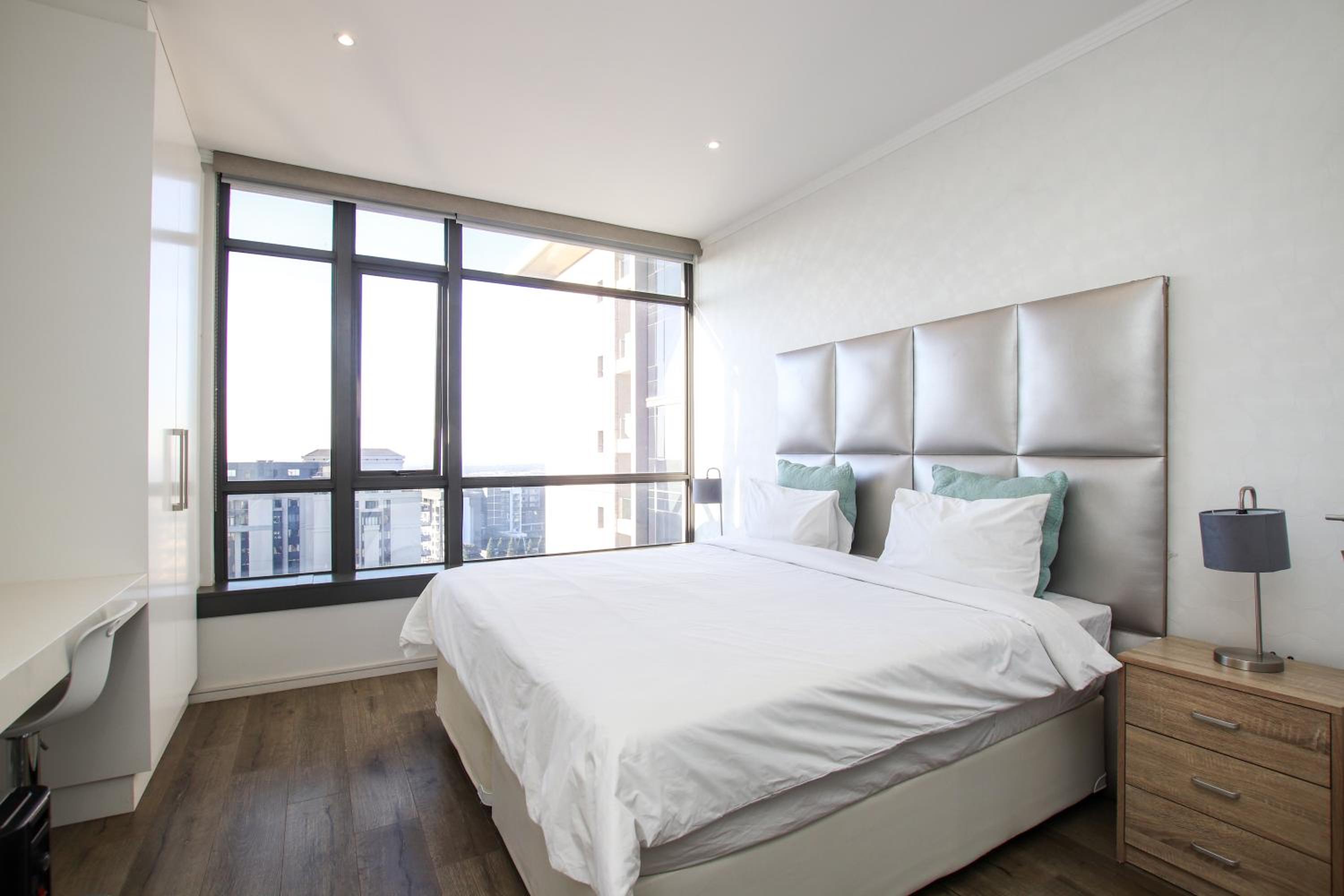 Sandton Smart Apartment Twelve