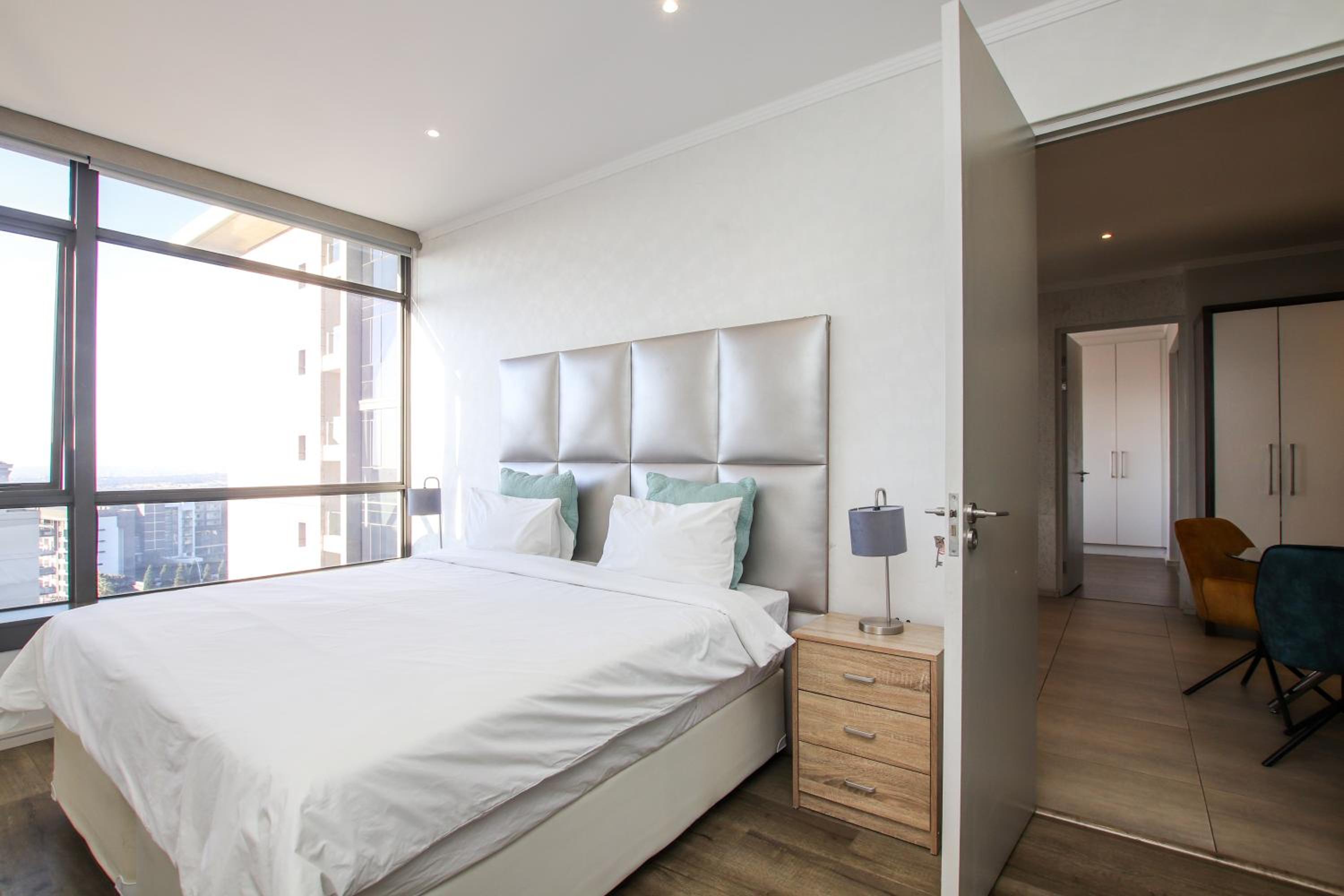 Sandton Smart Apartment Twelve