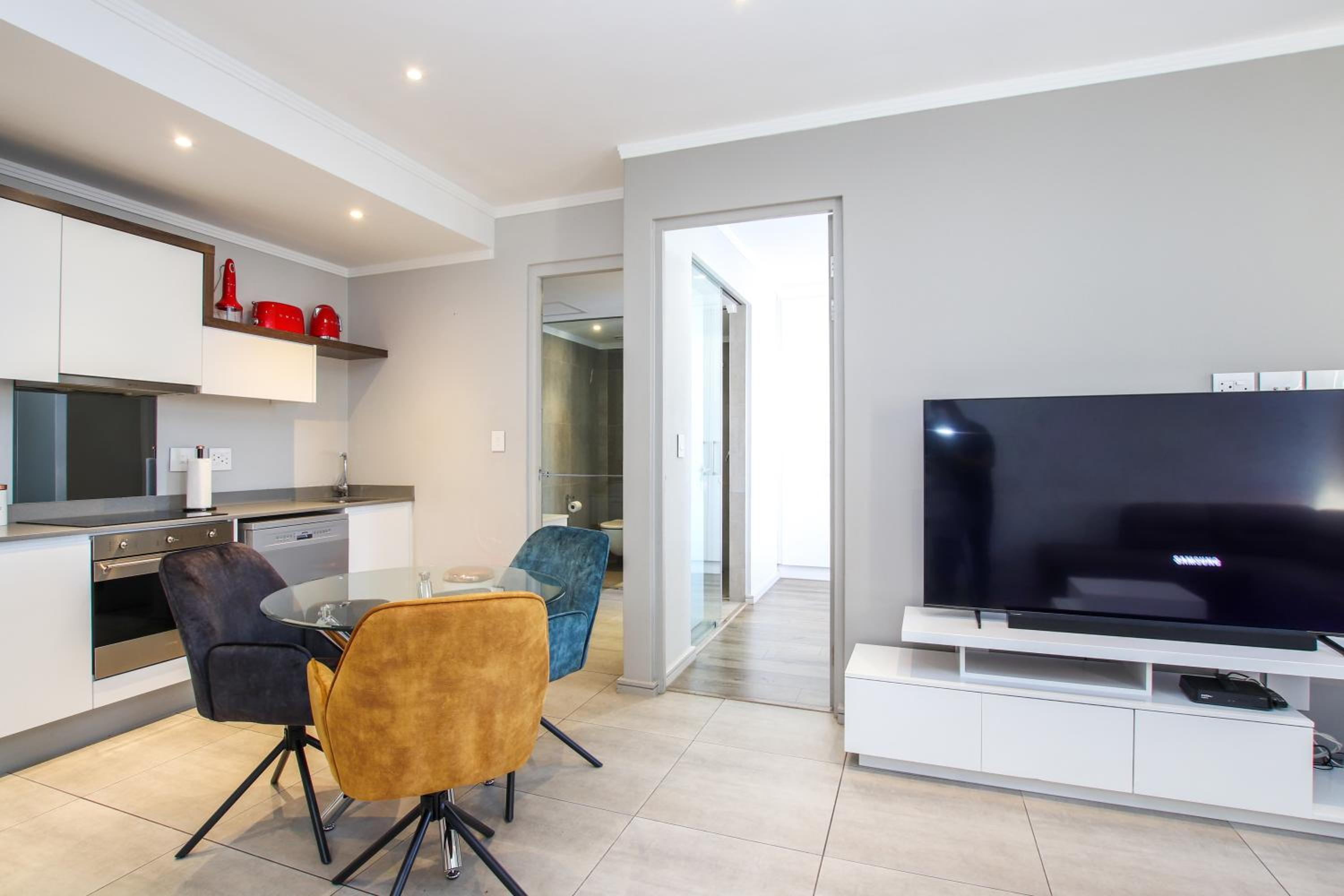 Sandton Smart Apartment Twelve