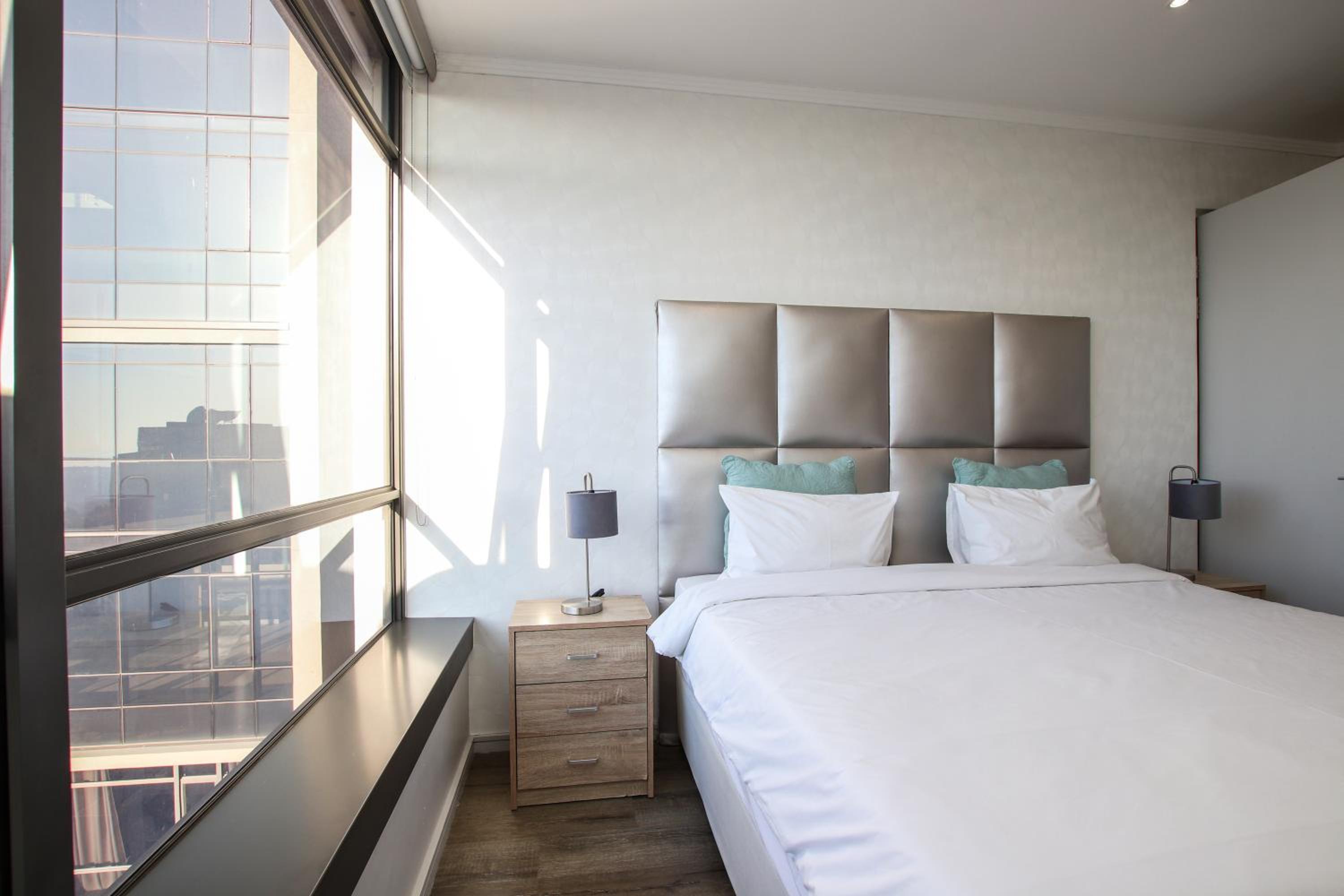 Sandton Smart Apartment Twelve