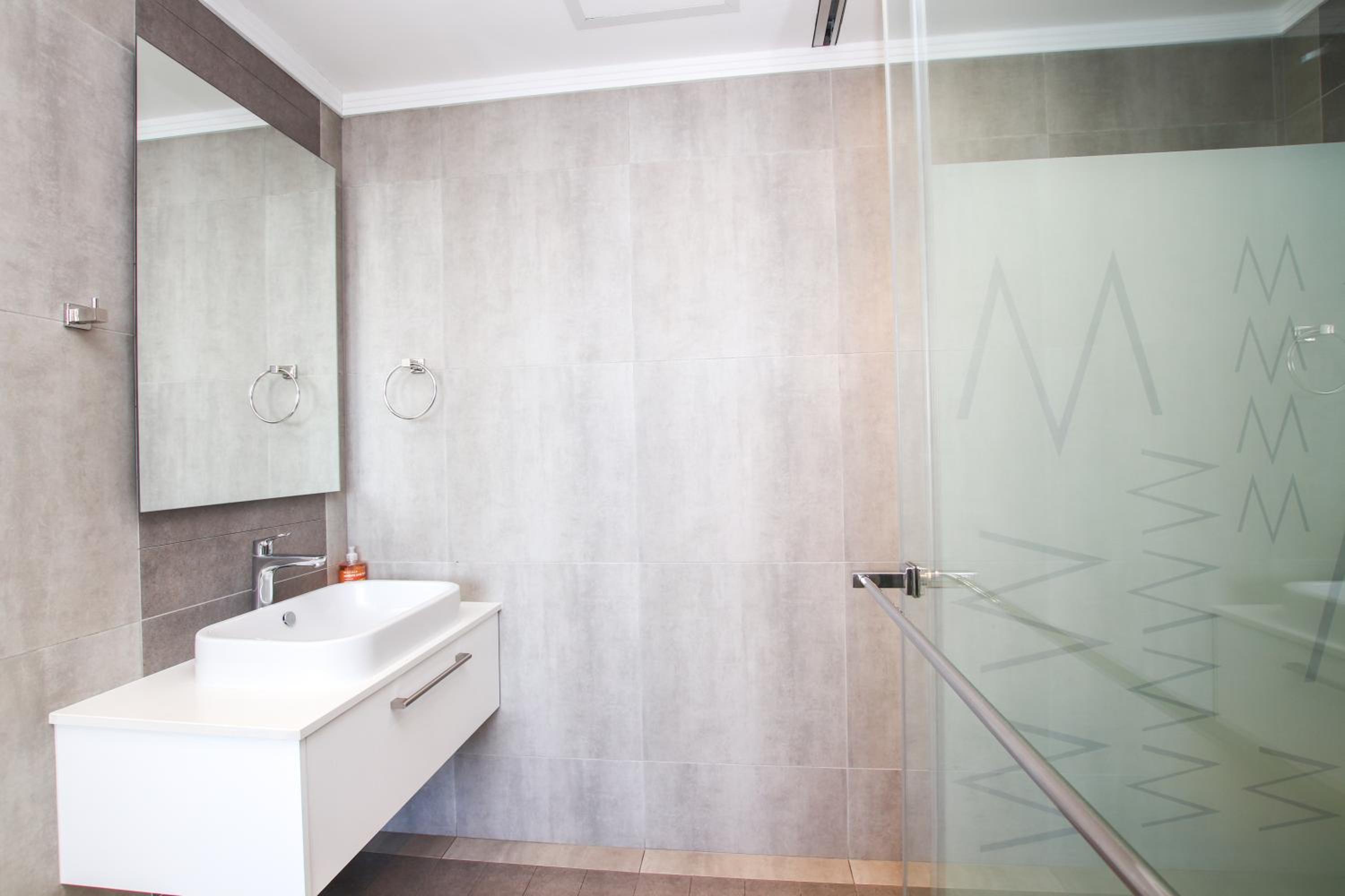 Sandton Smart Apartment Twelve