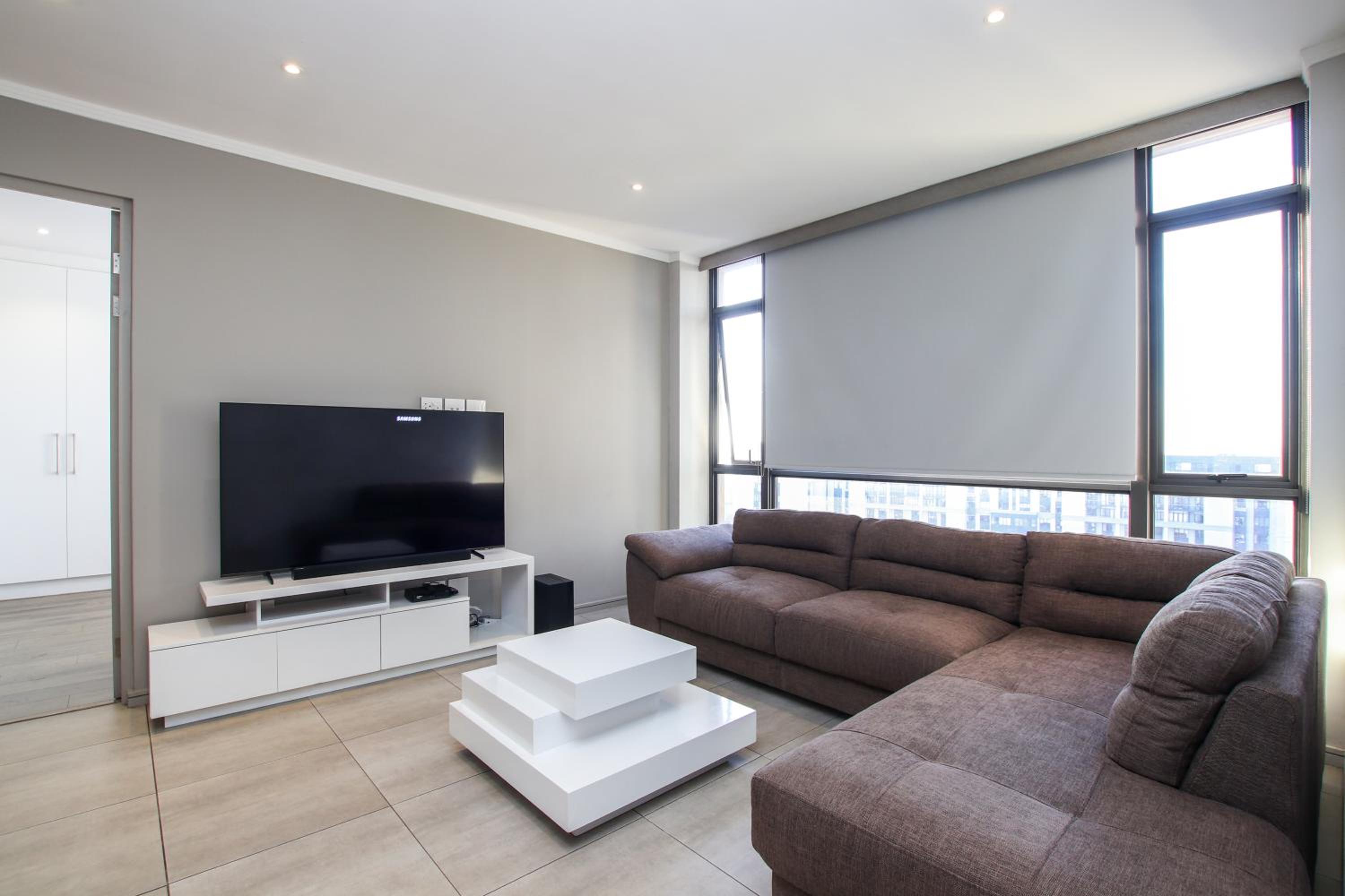 Sandton Smart Apartment Twelve