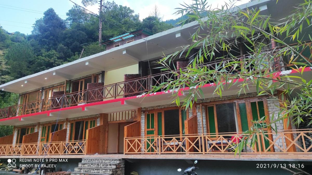 OYO Kamal Guest House Tirthan
