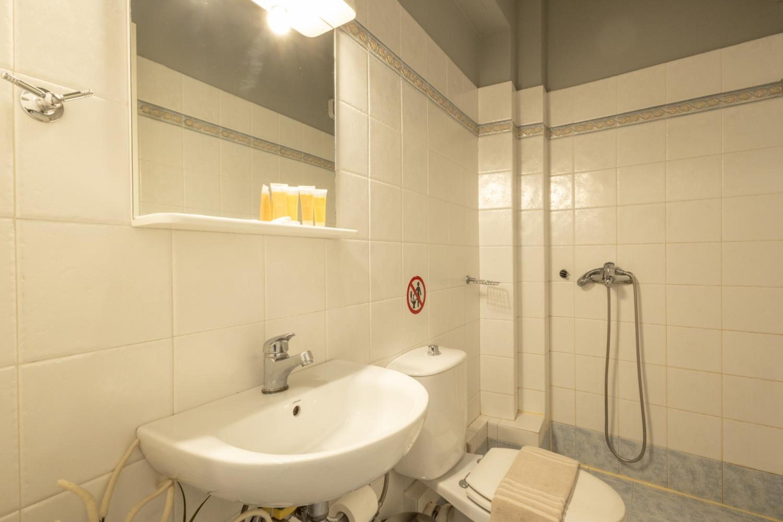 Renovated 3 bedroom apt with Acropolis View