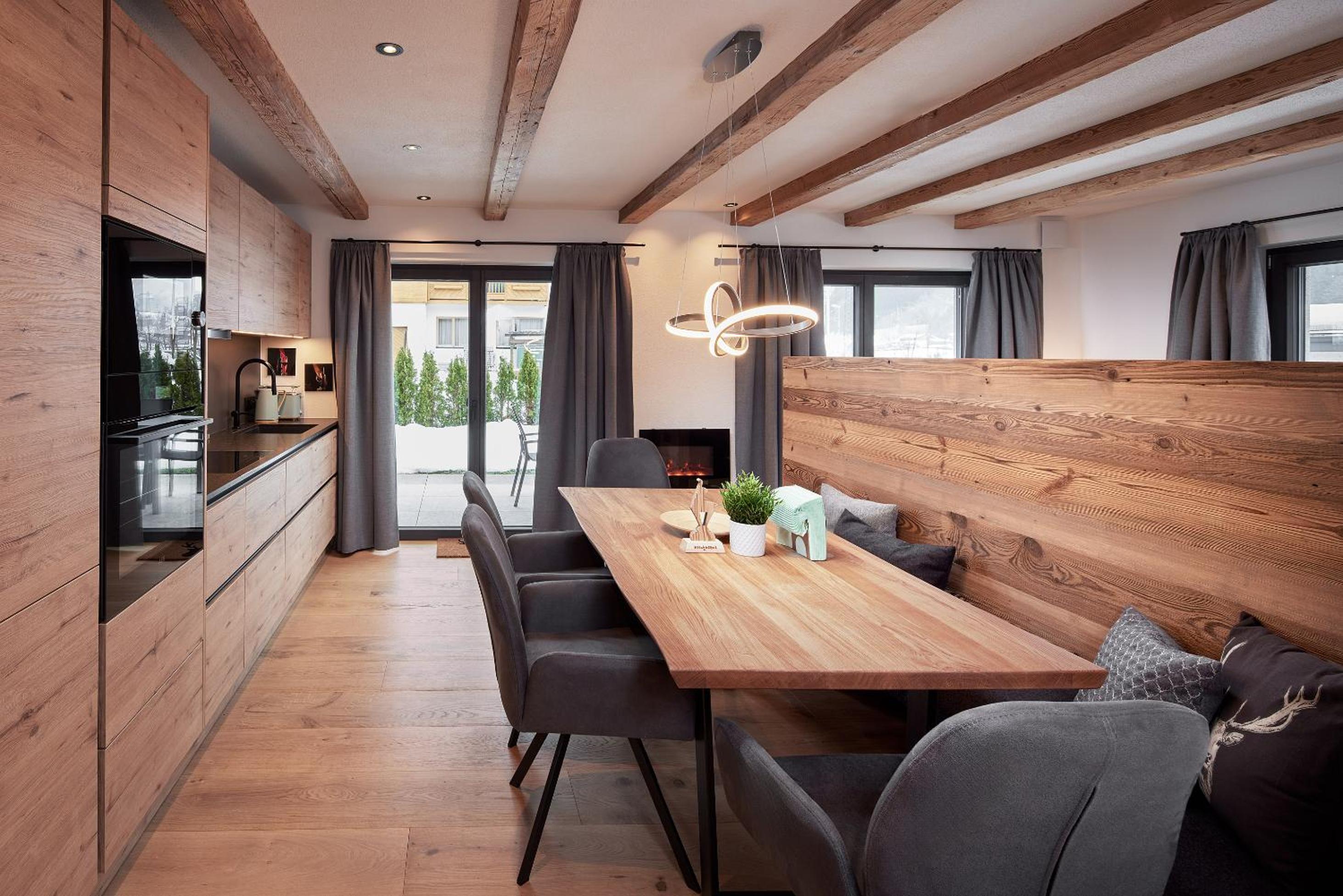 Alpin Residenzen Eichenheim Aurach bei Kitzbühel by Alpina-Holiday