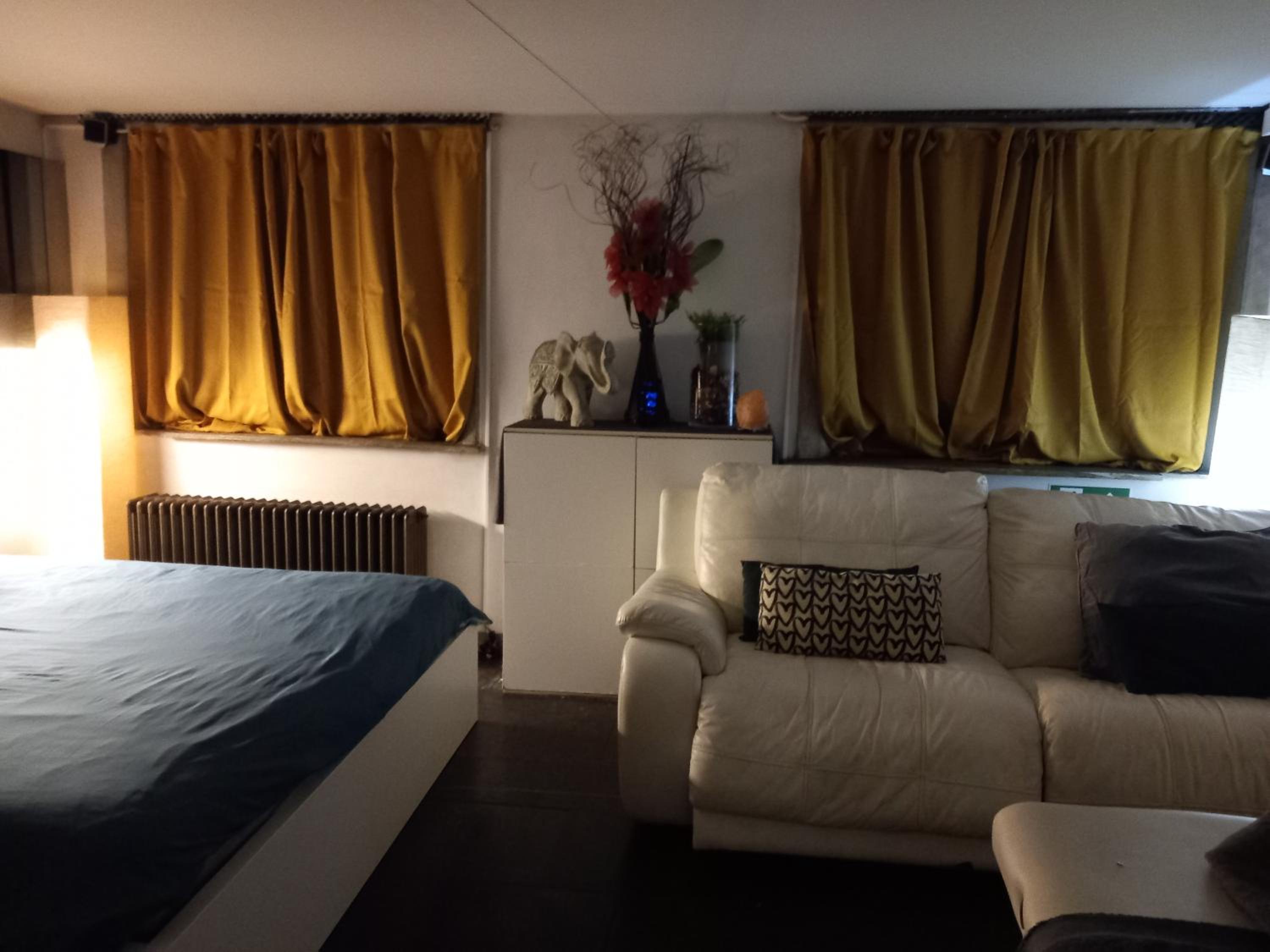 Masumi Spa Suite - Private Infrared Sauna and Jacuzzi - Antwerp Centre view 3