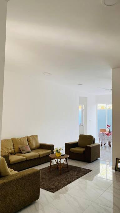 Eden Residence Home Stay Ja Ela near Airport Highway Exit