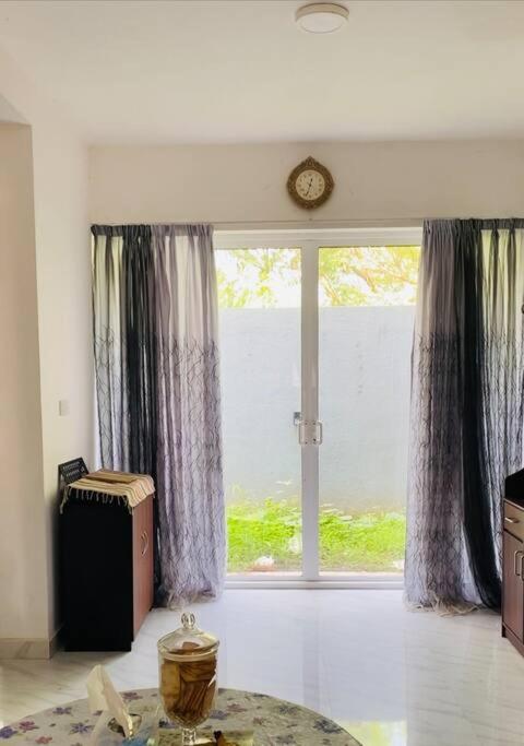 Eden Residence Home Stay Ja Ela near Airport Highway Exit