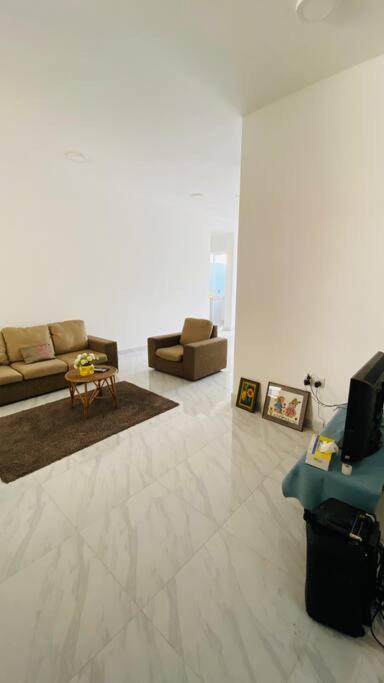 Eden Residence Home Stay Ja Ela near Airport Highway Exit