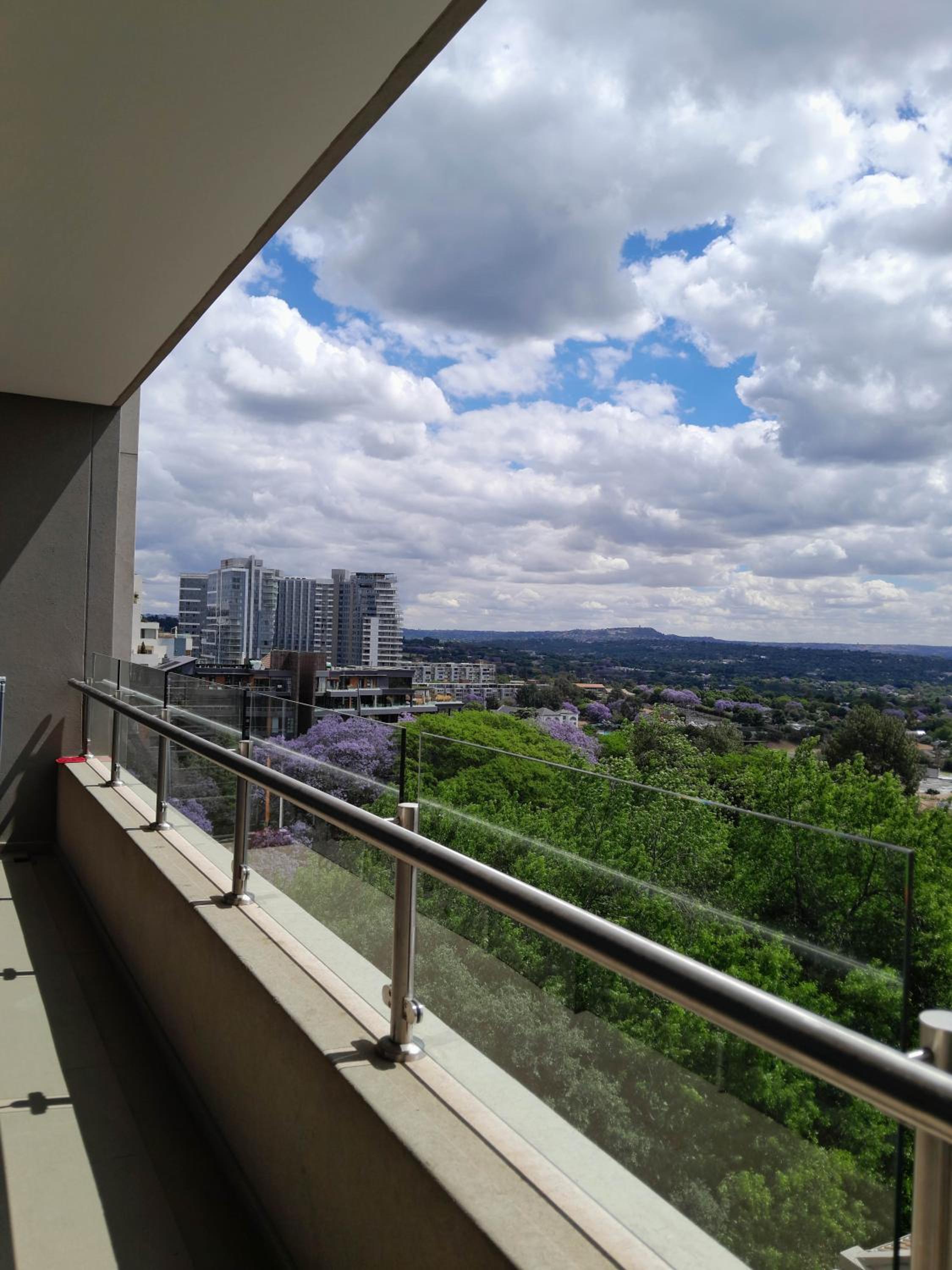 Sandton Smart Apartment Eighteen
