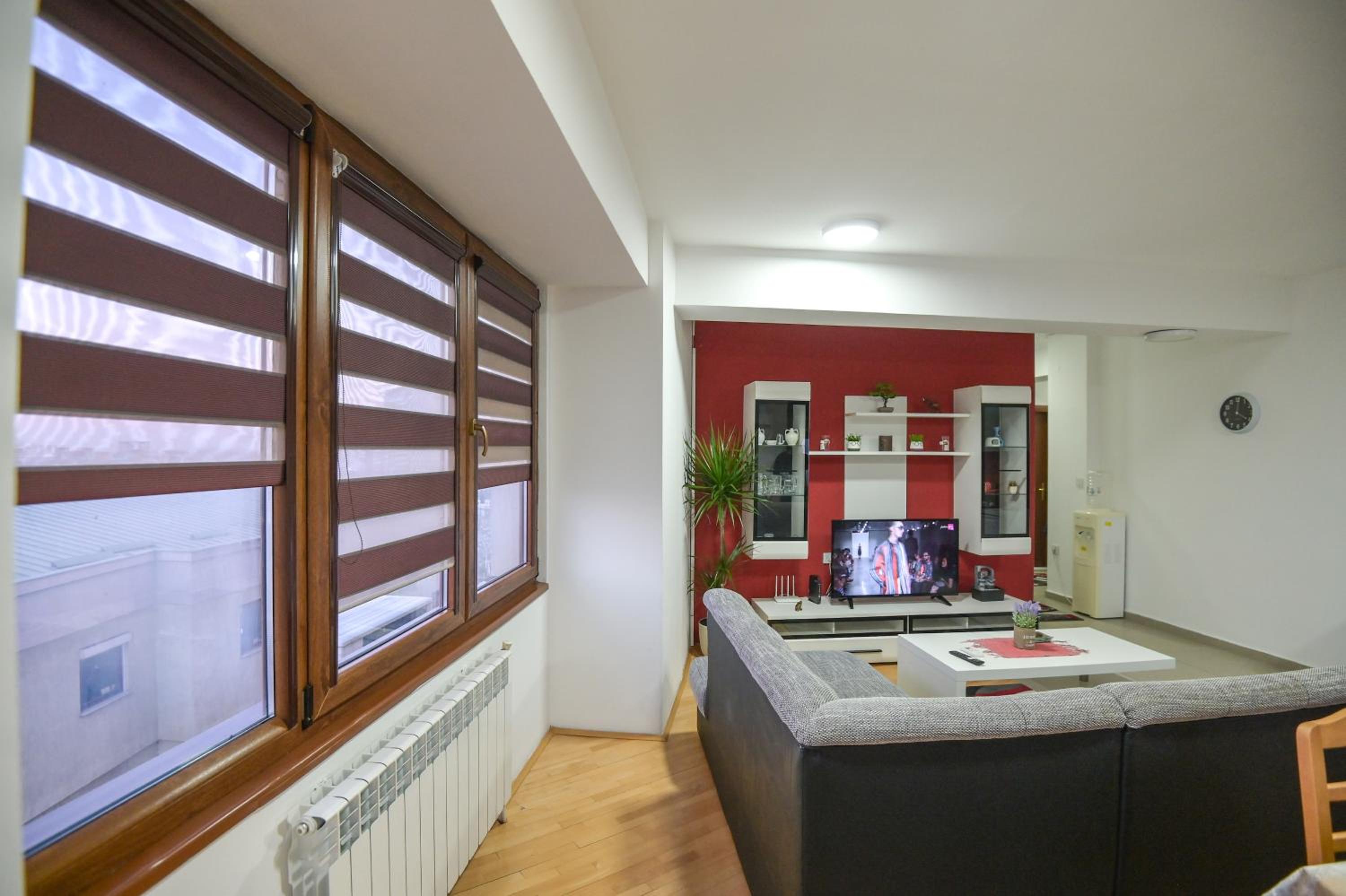 Elena Apartments - City Center Oasis Modern Elegance in Skopje