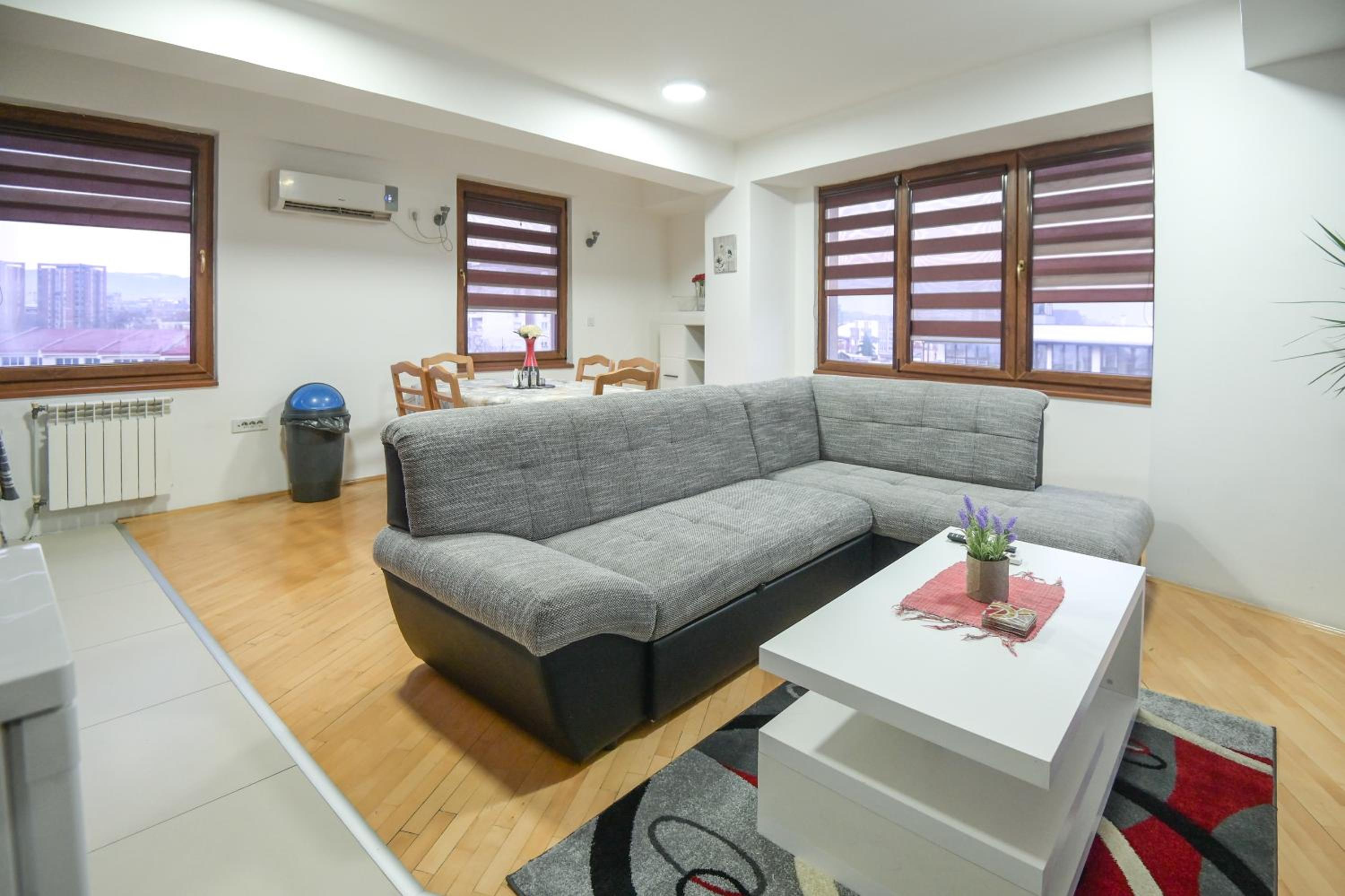 Elena Apartments - City Center Oasis Modern Elegance in Skopje