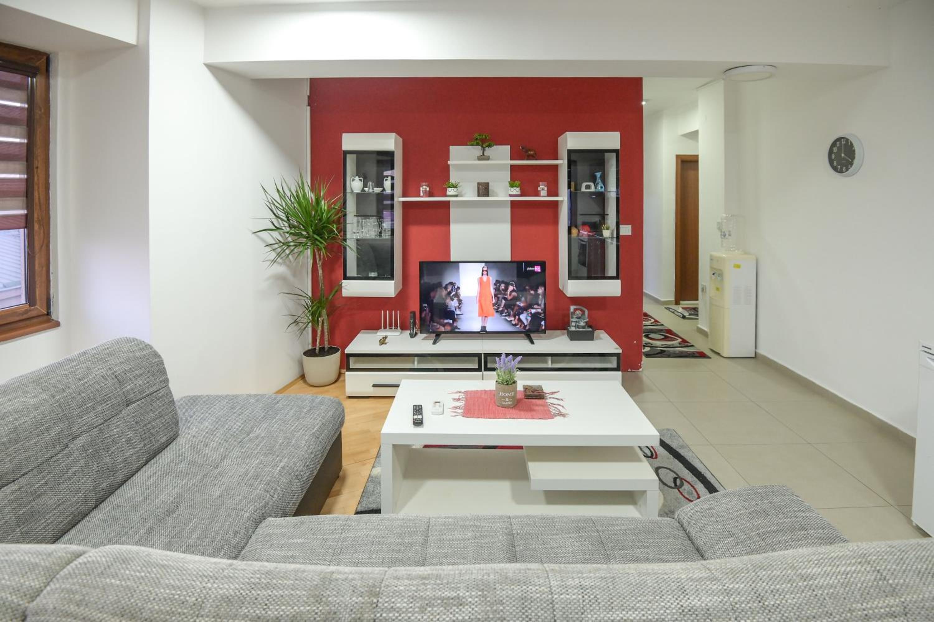 Elena Apartments - City Center Oasis Modern Elegance in Skopje