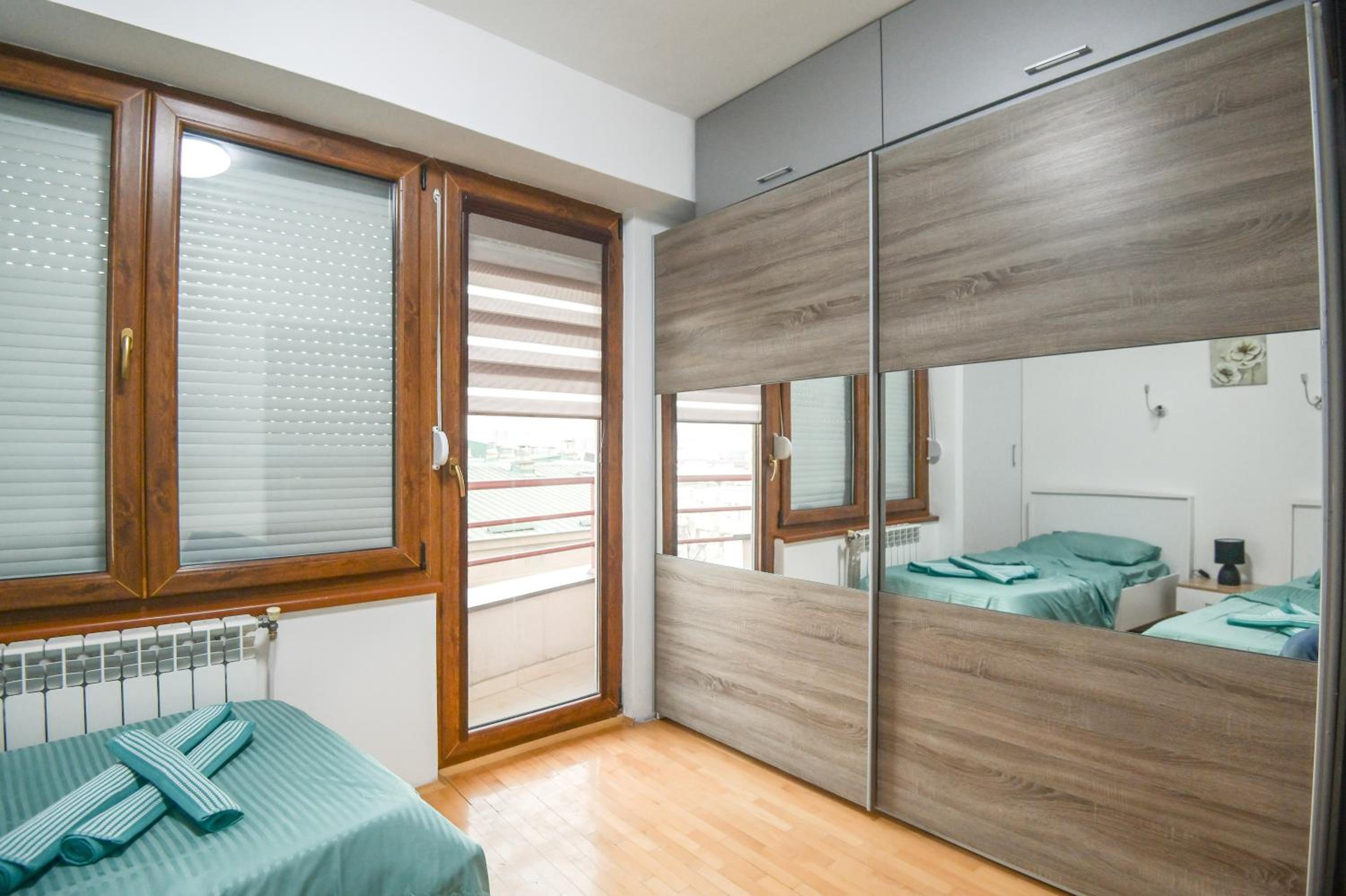 Elena Apartments - City Center Oasis Modern Elegance in Skopje