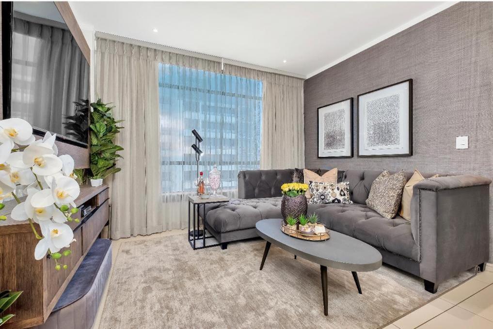 Sandton Smart Apartment Thirteen