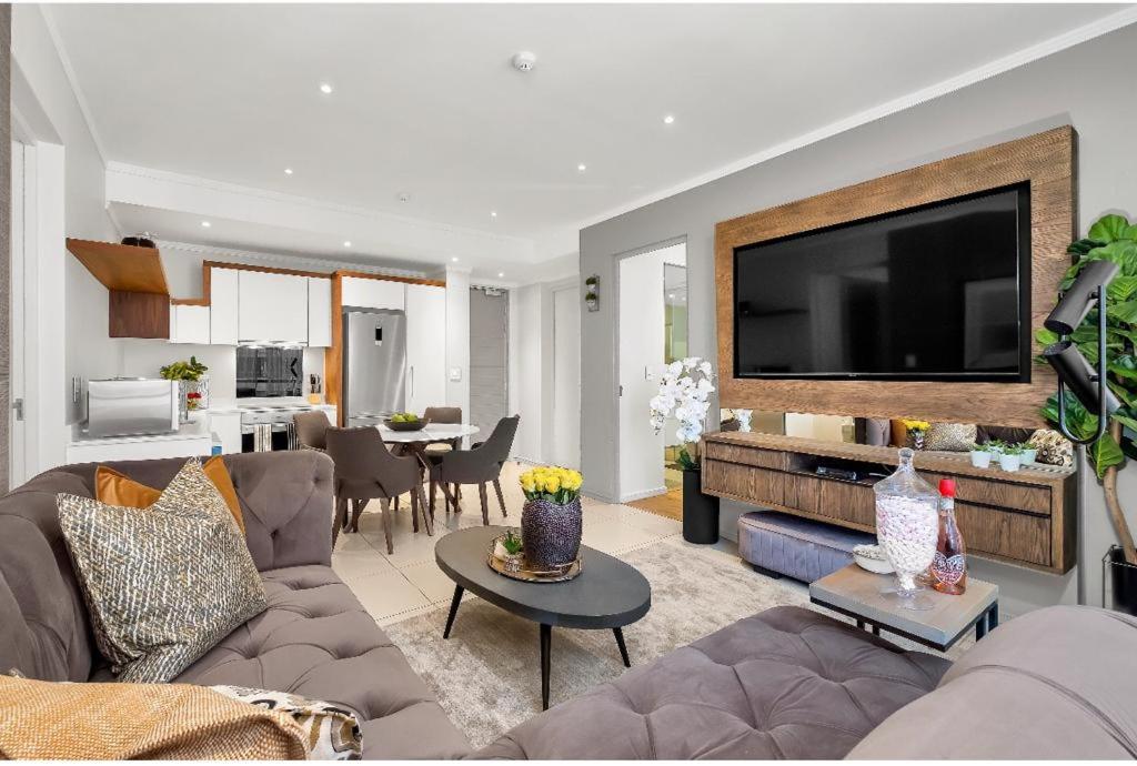 Sandton Smart Apartment Thirteen