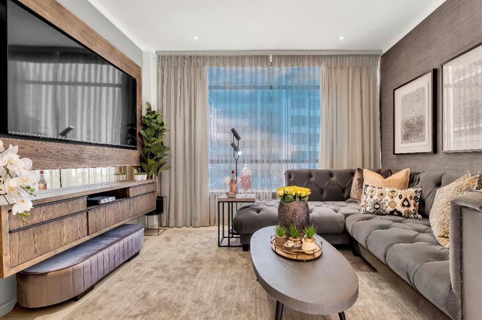 Sandton Smart Apartment Thirteen