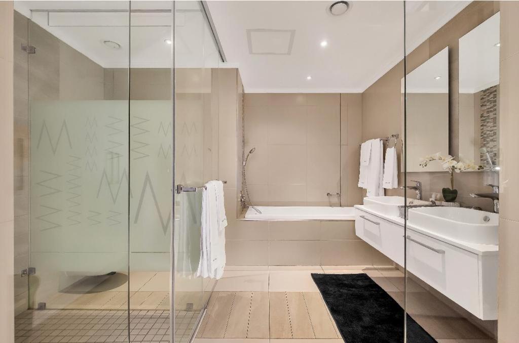 Sandton Smart Apartment Thirteen