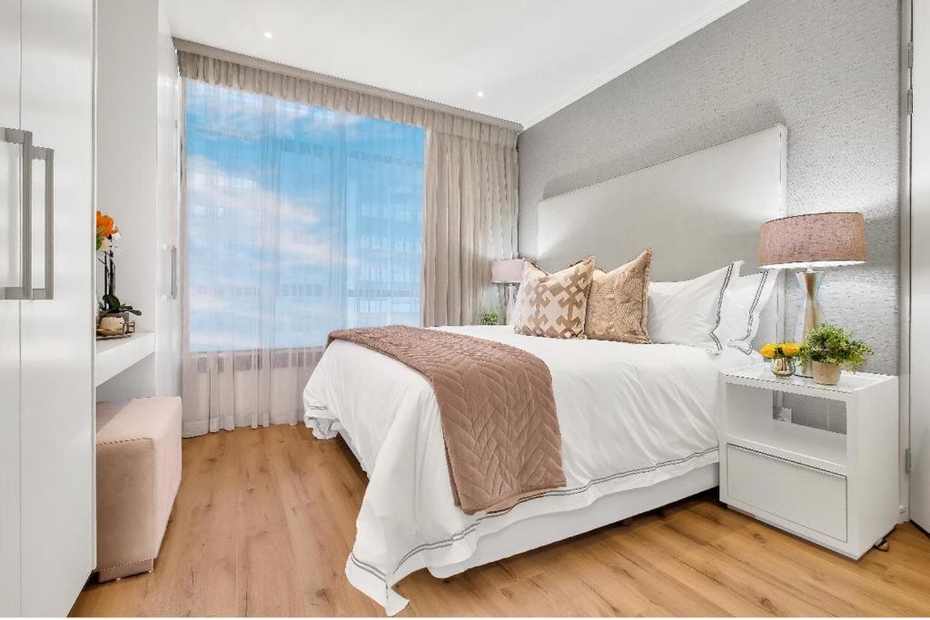 Sandton Smart Apartment Thirteen