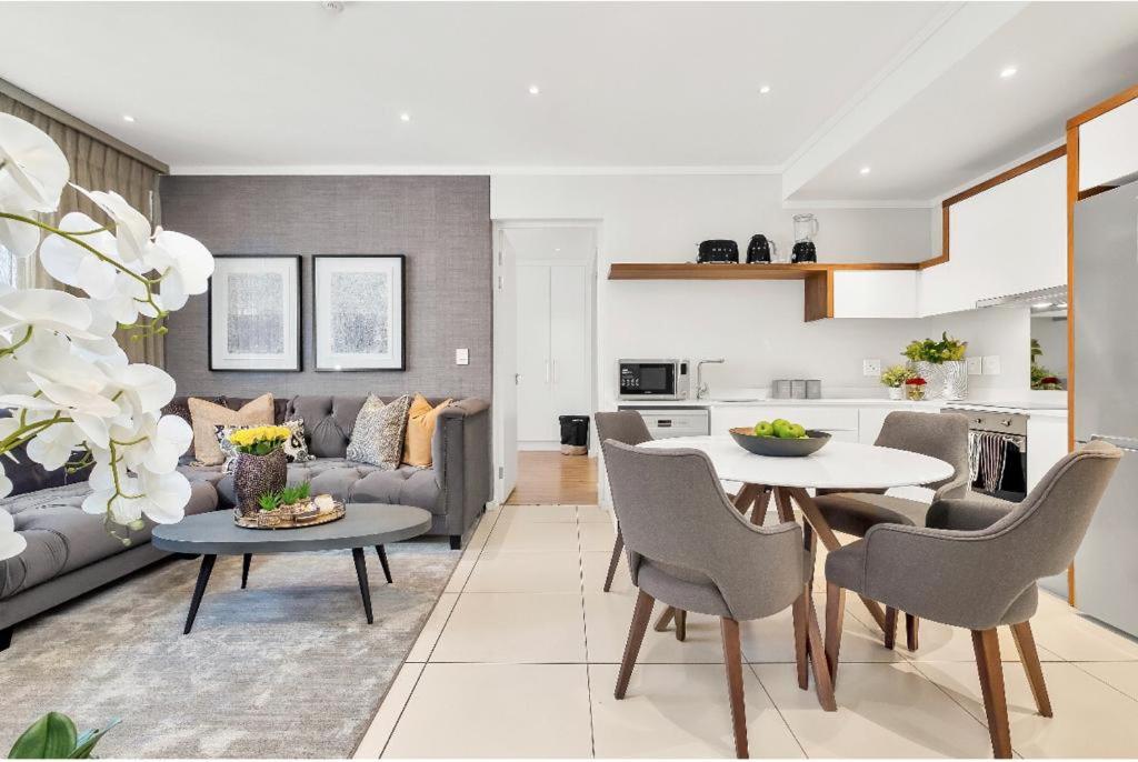 Sandton Smart Apartment Thirteen
