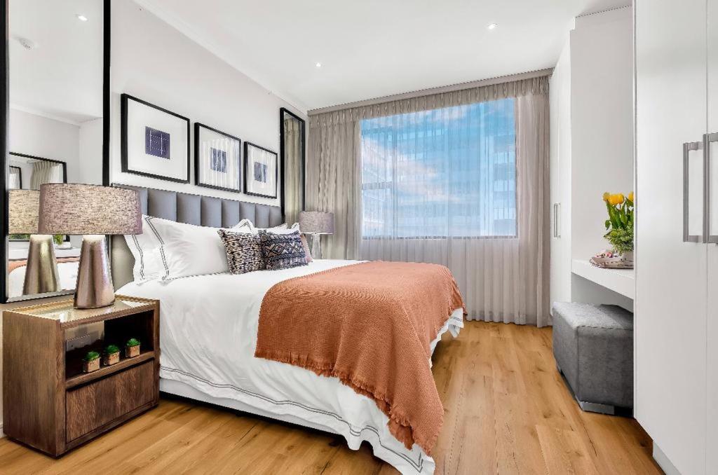 Sandton Smart Apartment Thirteen