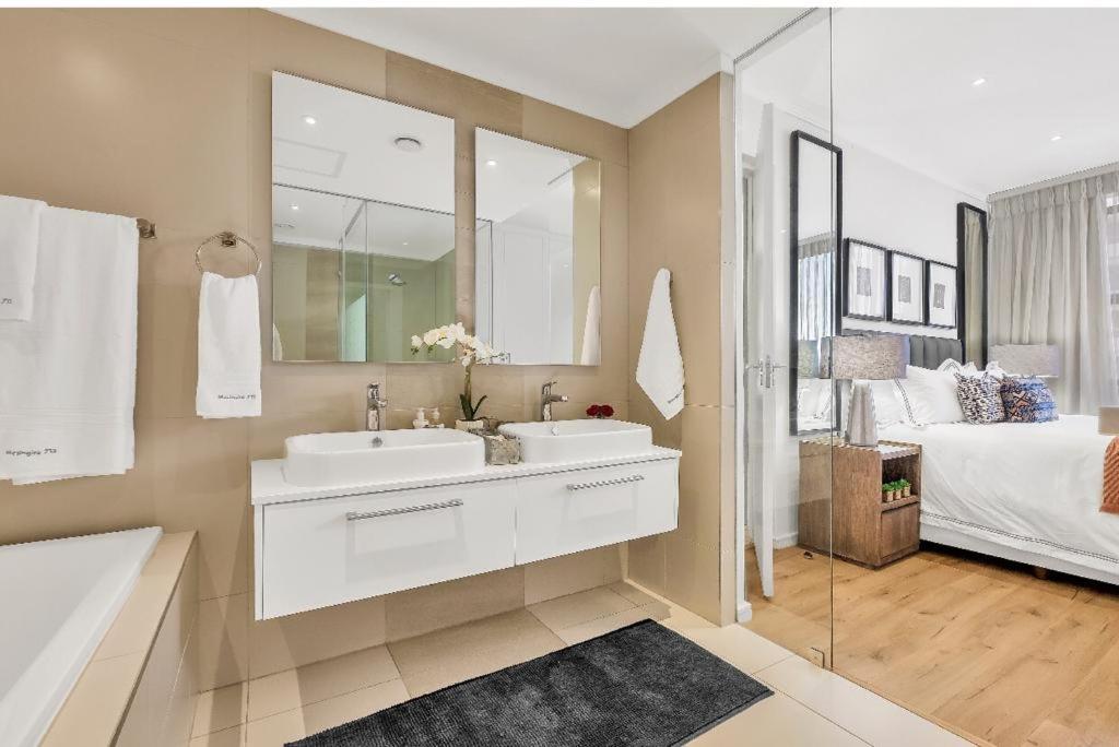 Sandton Smart Apartment Thirteen