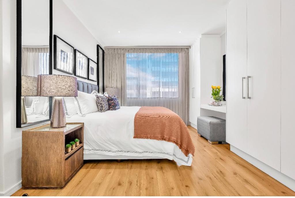 Sandton Smart Apartment Thirteen
