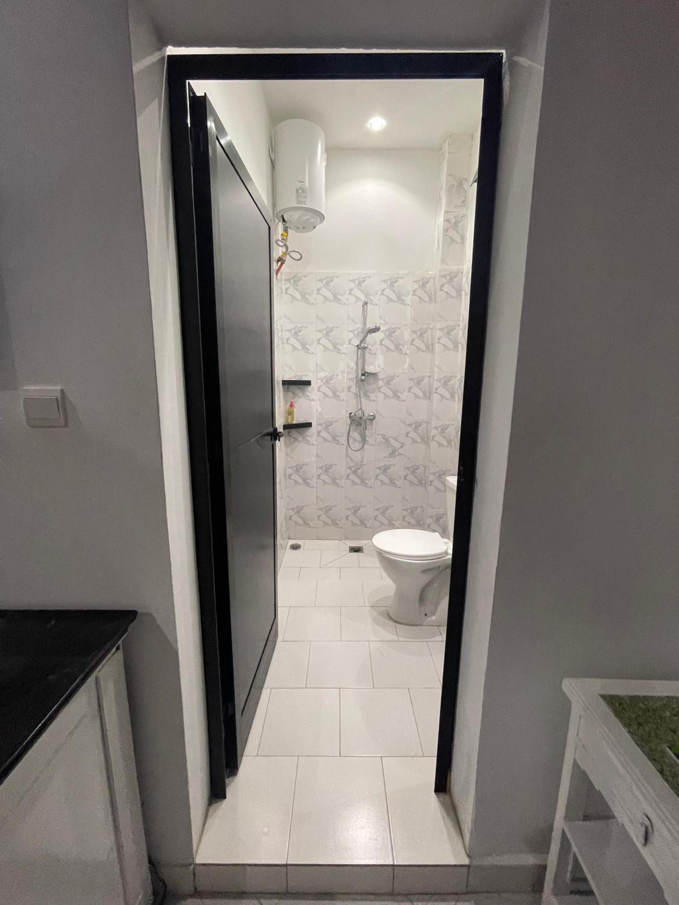 WHITE FLAT ALMADIES view 4
