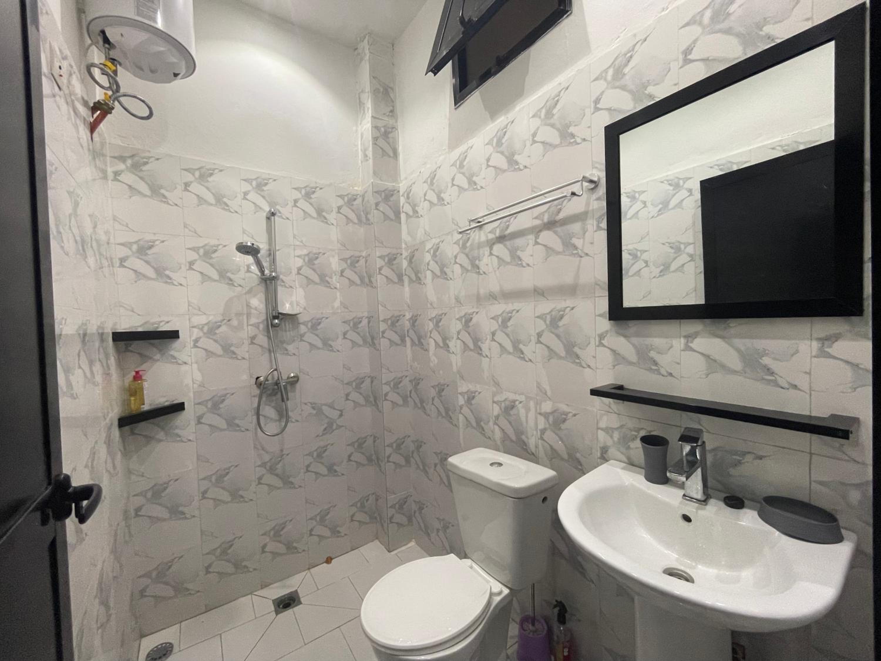 WHITE FLAT ALMADIES view 5