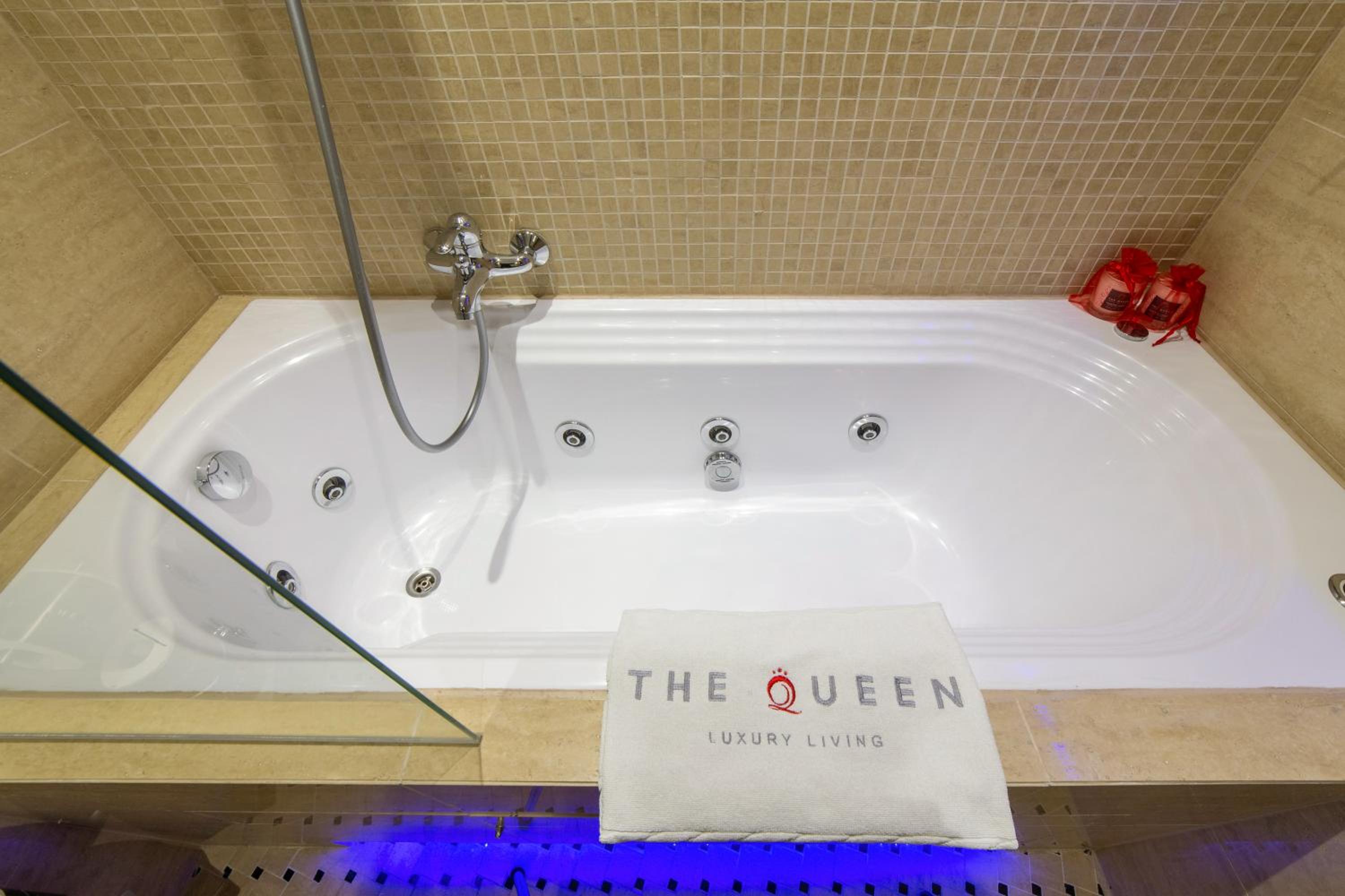 The Queen Luxury Apartments - Villa Carlotta