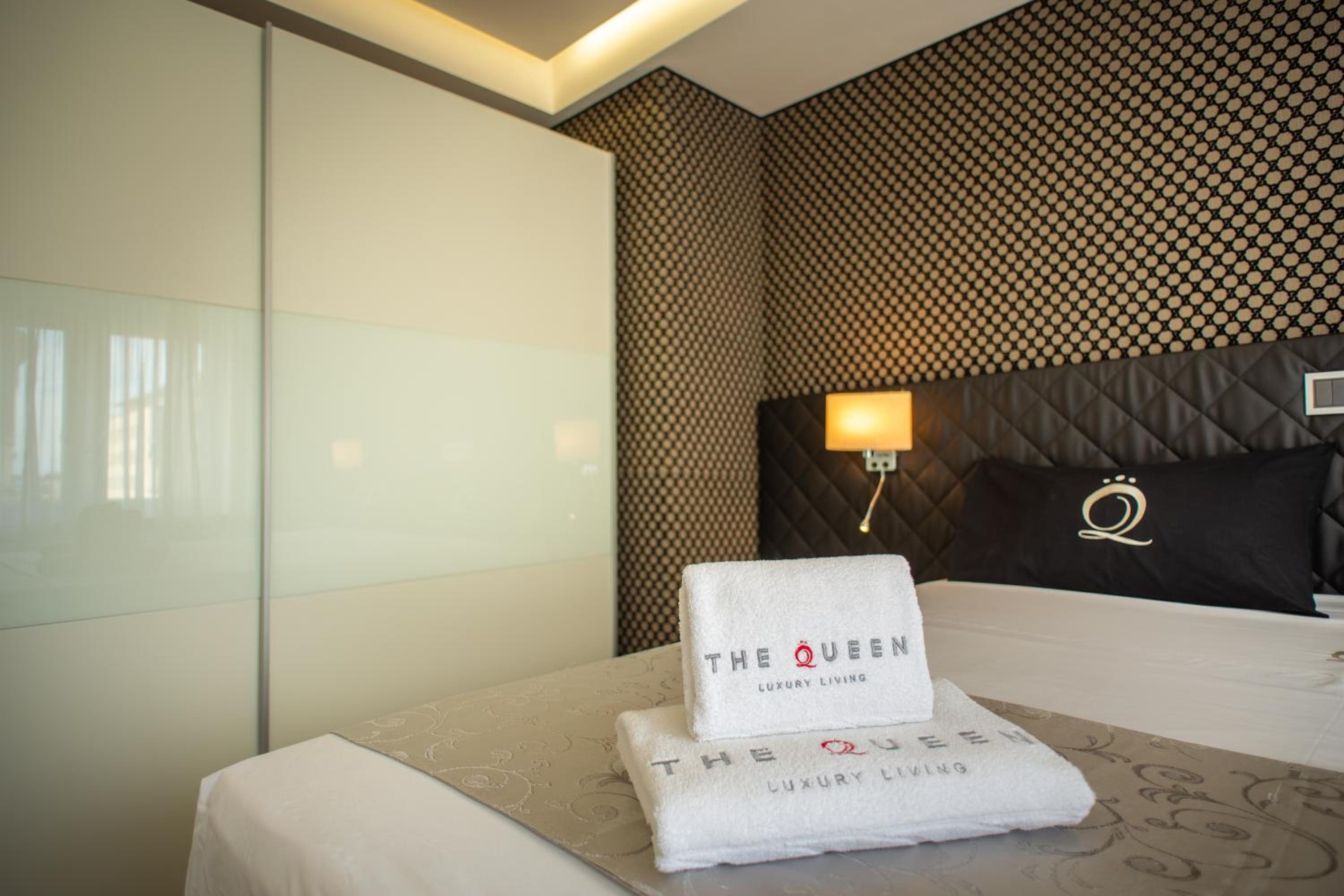 The Queen Luxury Apartments - Villa Carlotta