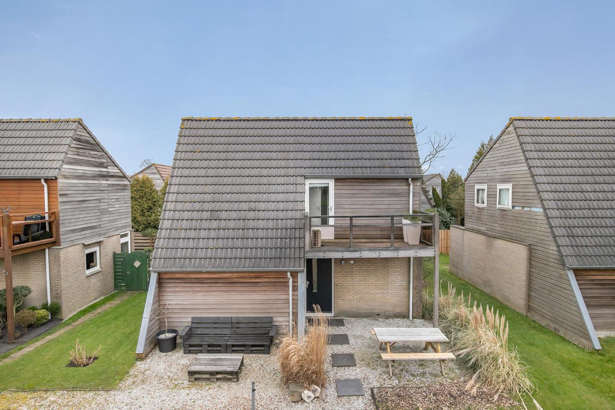 Cozy Holiday Home with Private Garden at Waterpark in Grou view 2