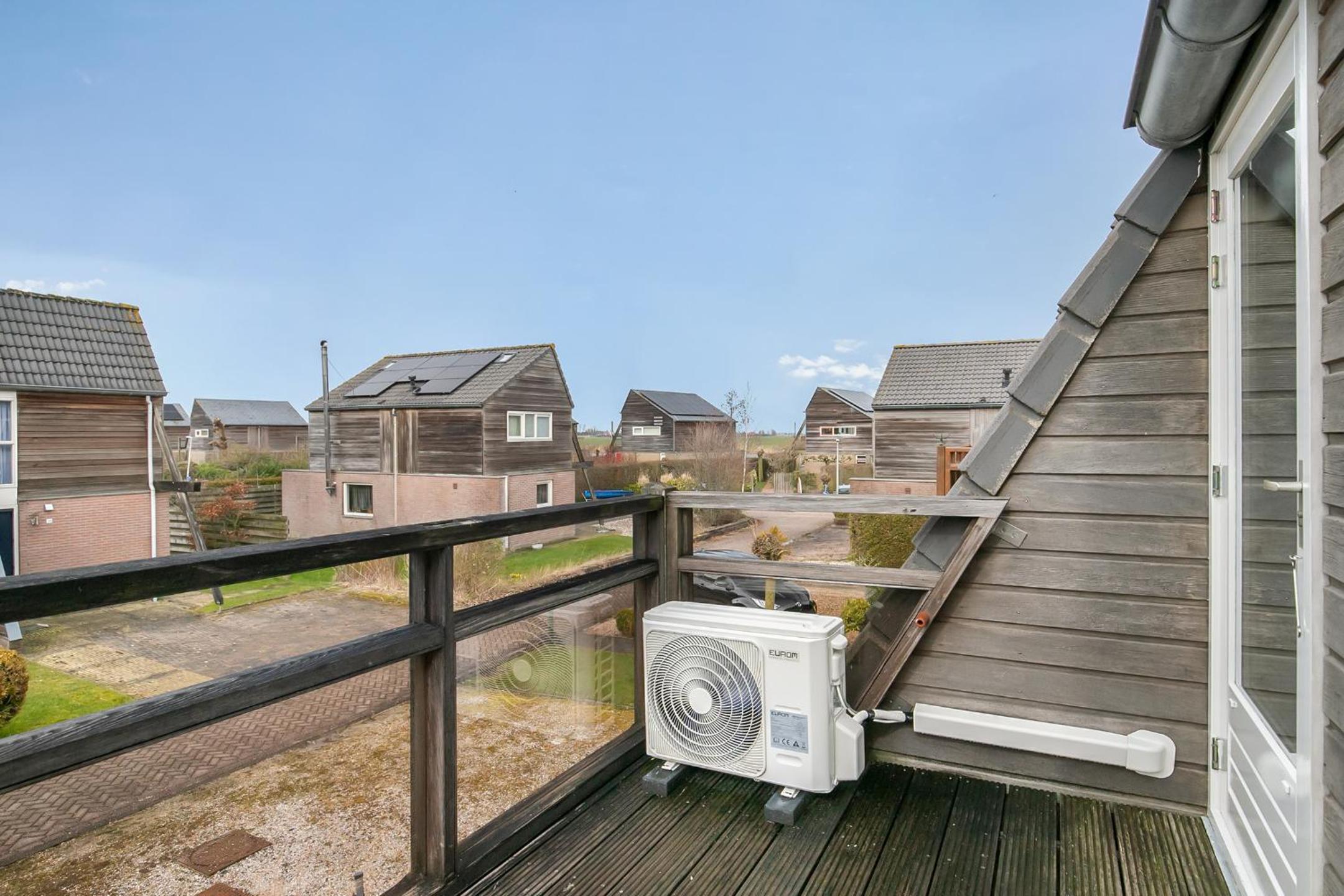 Cozy Holiday Home with Private Garden at Waterpark in Grou view 4